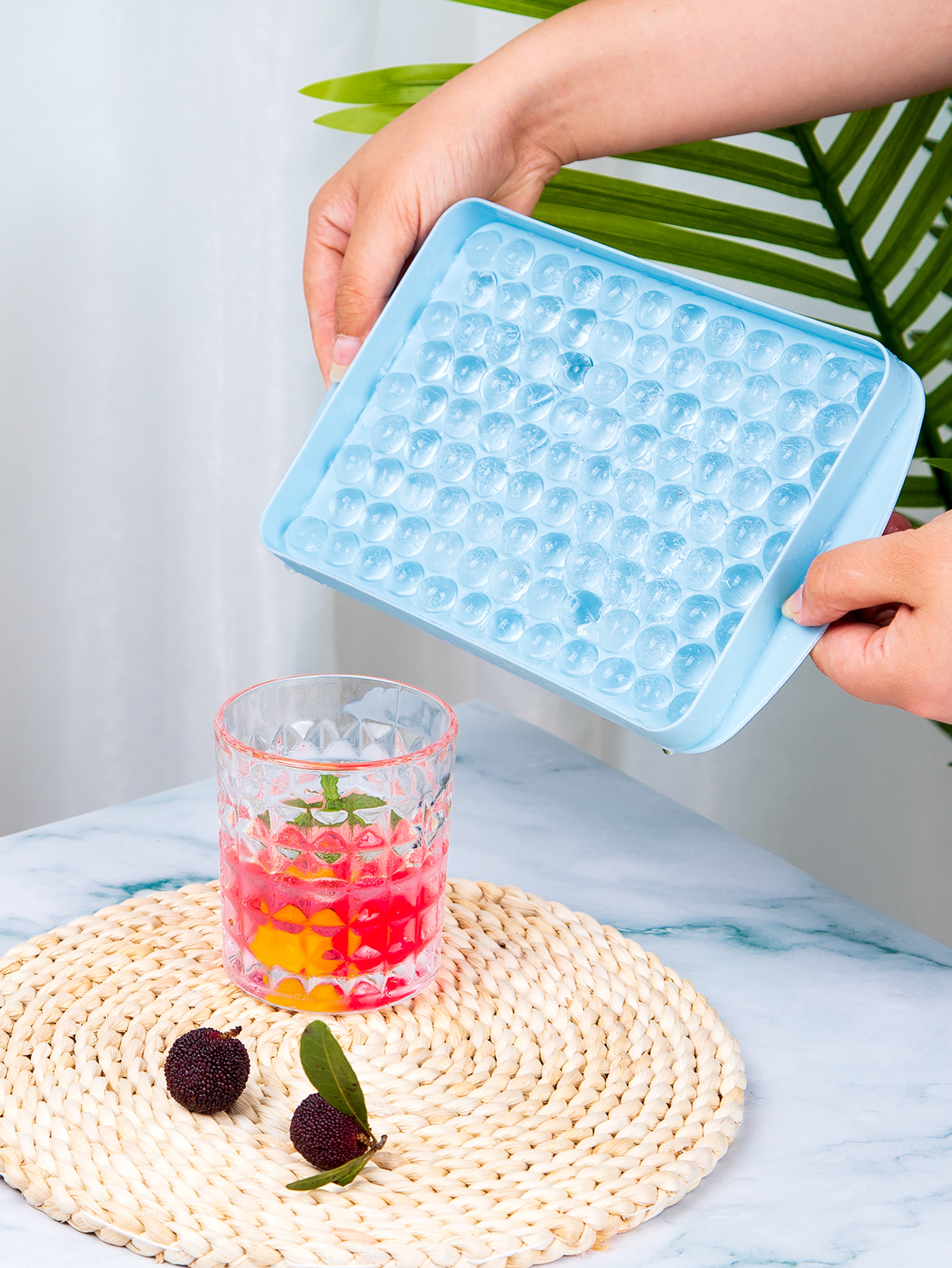Premium Silicone Ice Cube Tray Cube Stackable Ice Molds With Lid 2