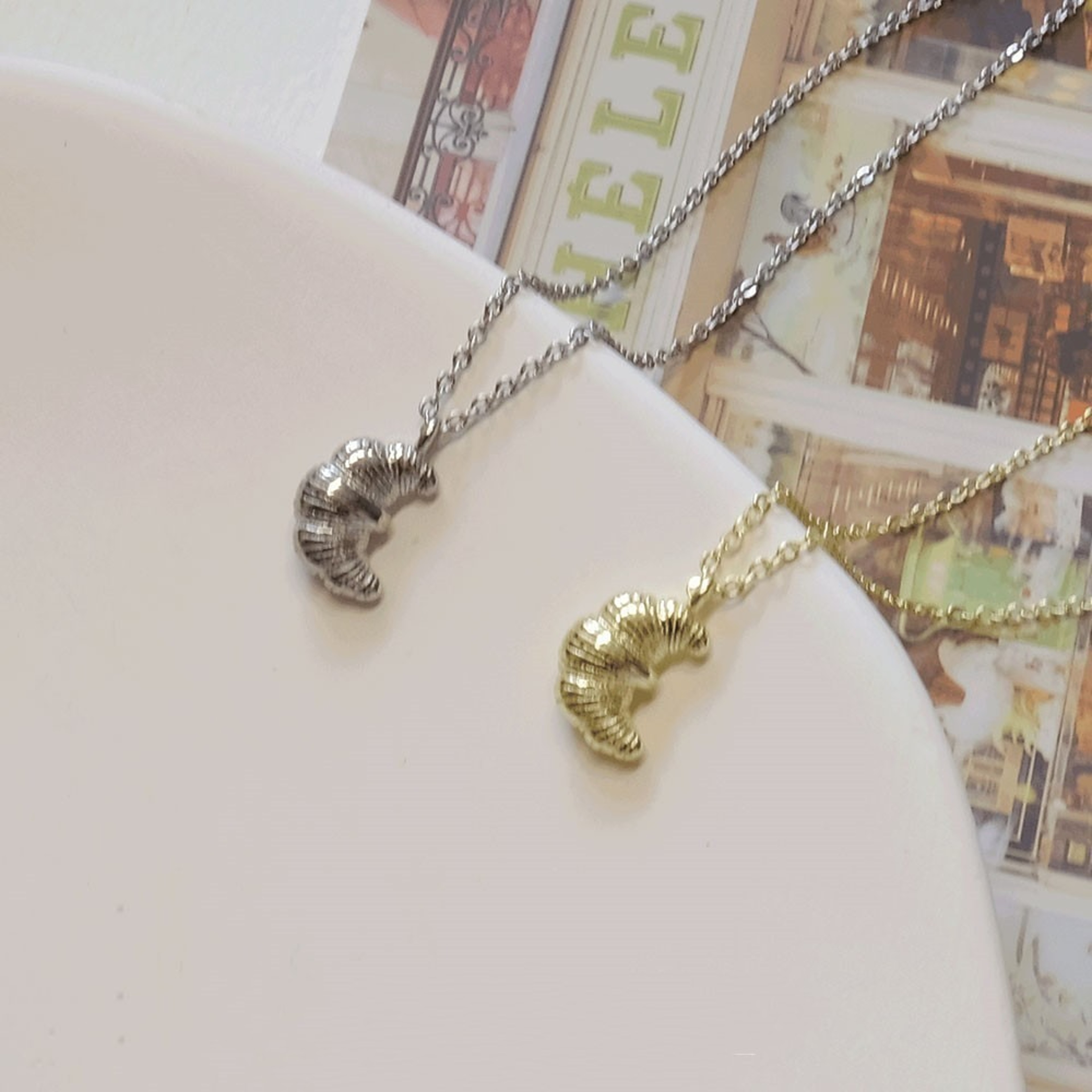 Copper Croissant Shape Necklace, Simplicity Geometric Shape Choker, Gold Color Friendship Pendant Chain – view 3