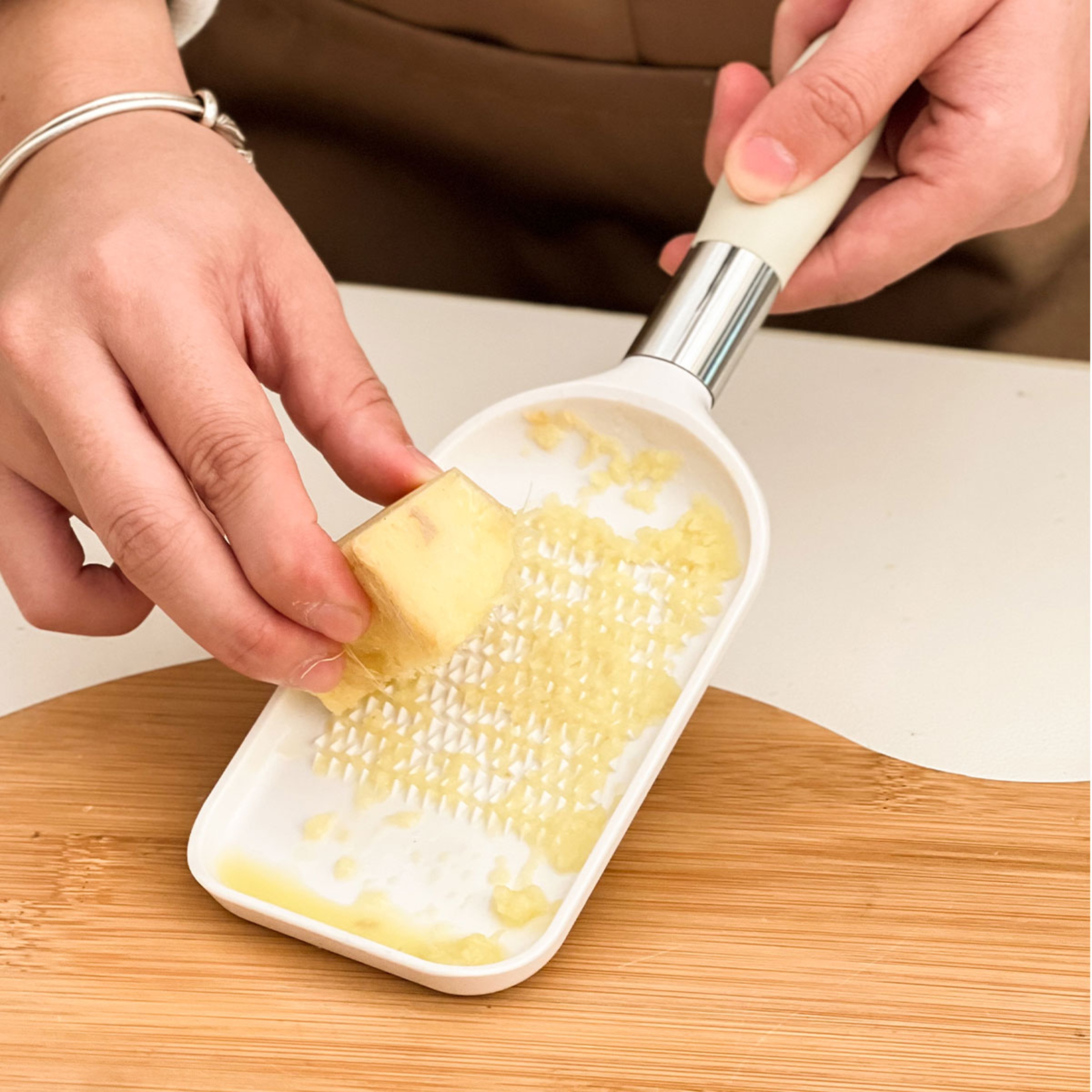 Garlic Masher Handheld Chopper Kitchen Tool Ginger Grater Fruit Vegetable Grinding Multi Functional 0