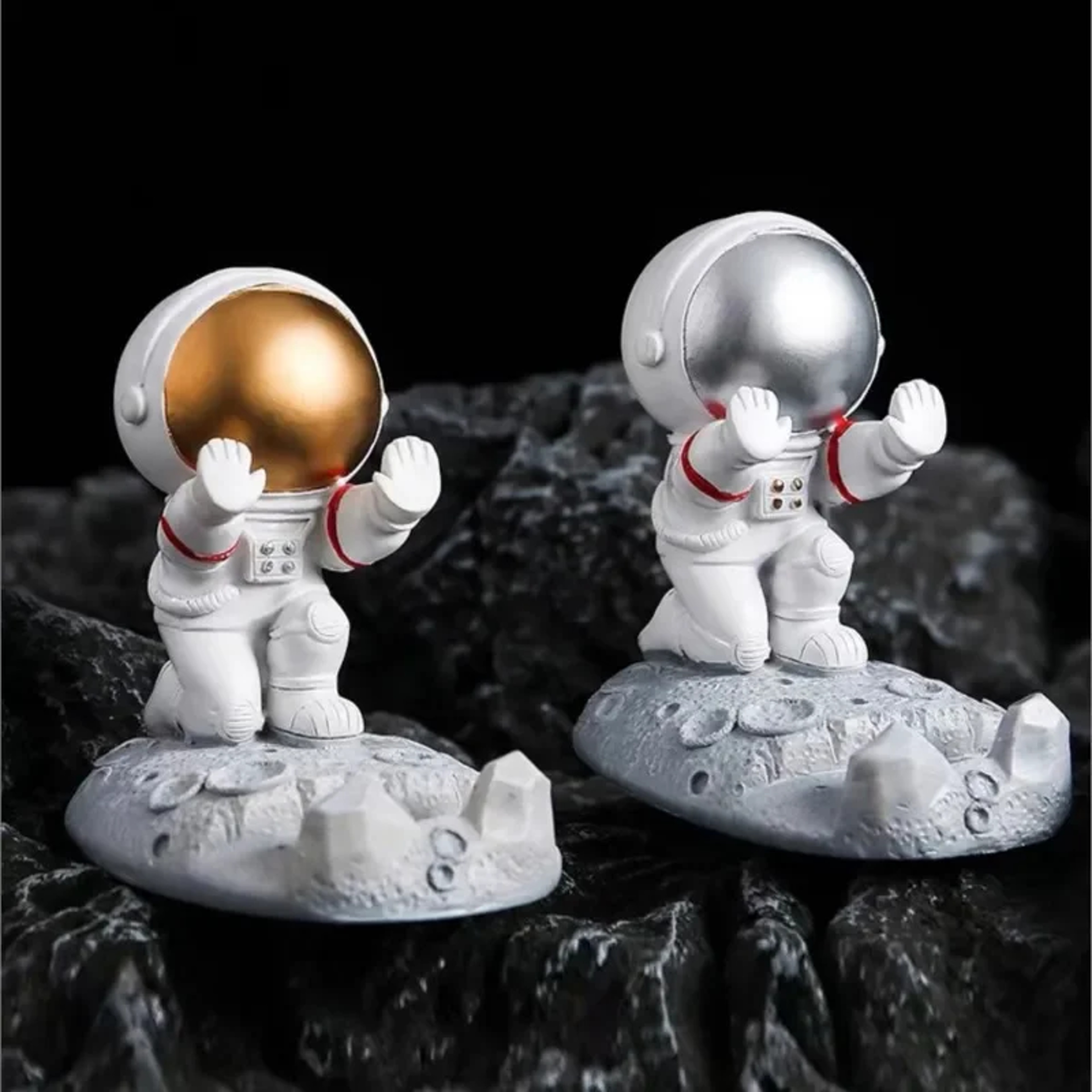 Resin Spaceman Bracket Office Desk Decoration Nordic Astronaut Mobile Phone Holder 2