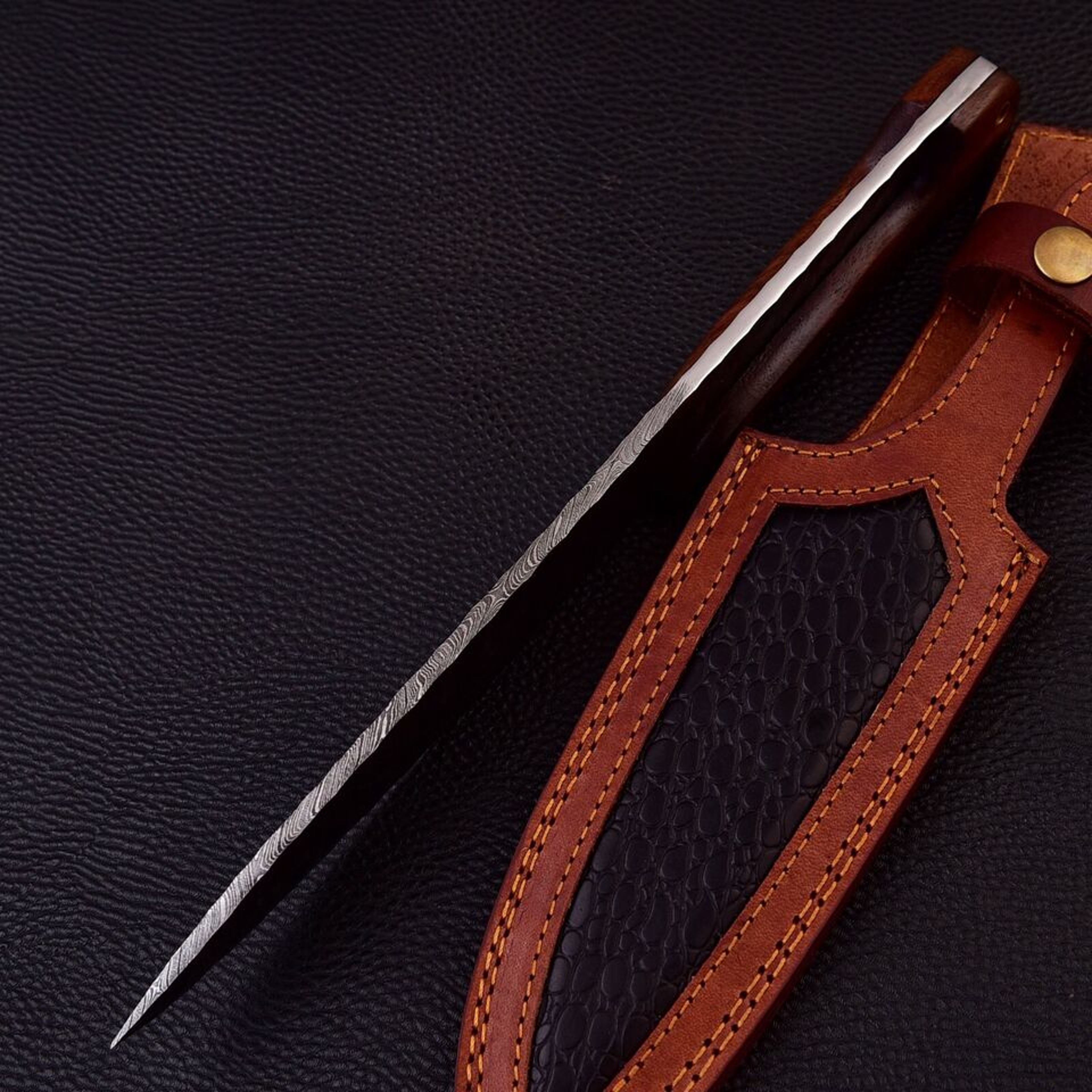 Handmade Damascus Steel Twisted Pattern Hammer Textured Hunting Knife
