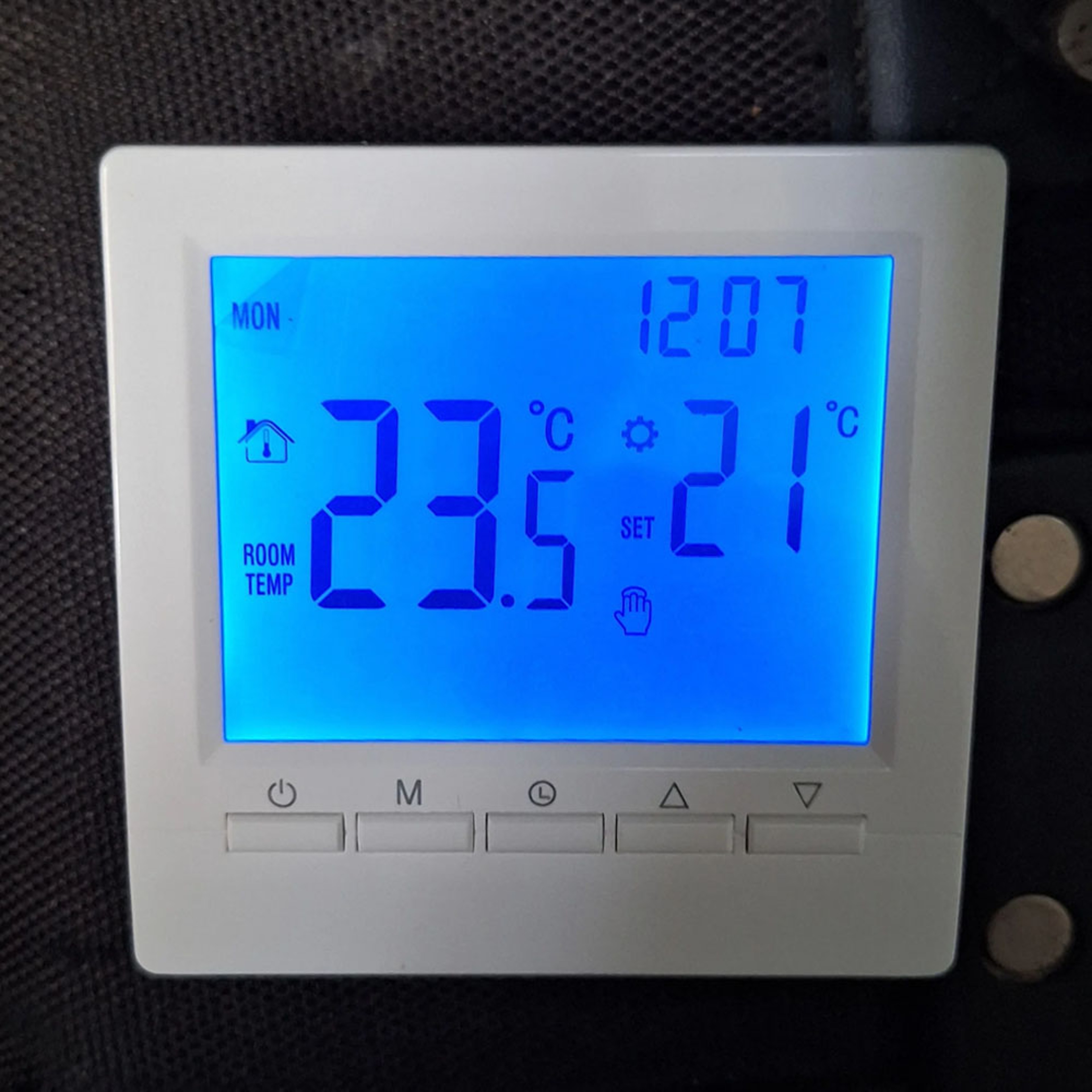 Smart Programmable Thermostat for Gas Boiler Heating with Wireless Control & Child Lock – view 2