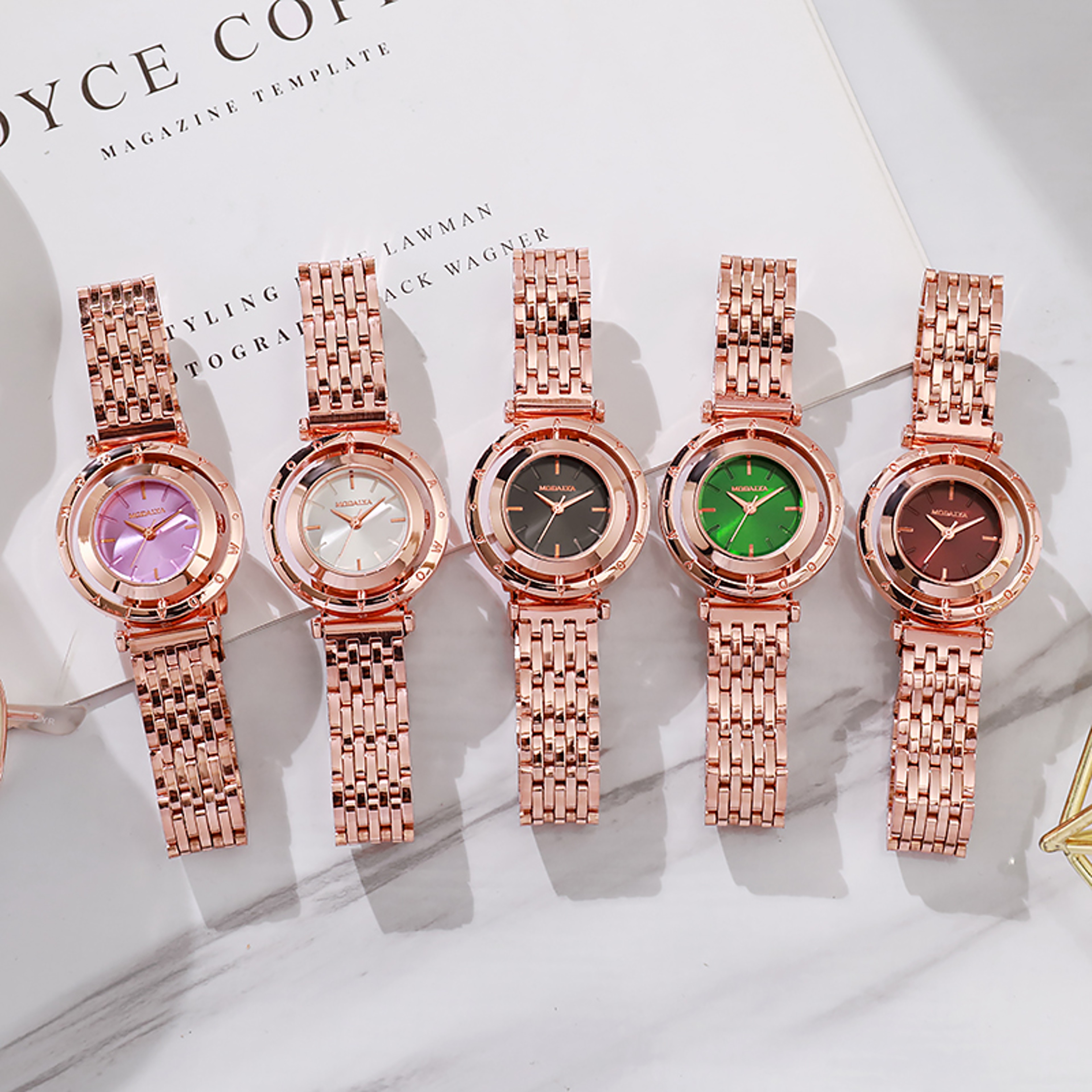 Women's Minimalist Quartz Watch with Round Dial and Bracelet Clasp – view 6