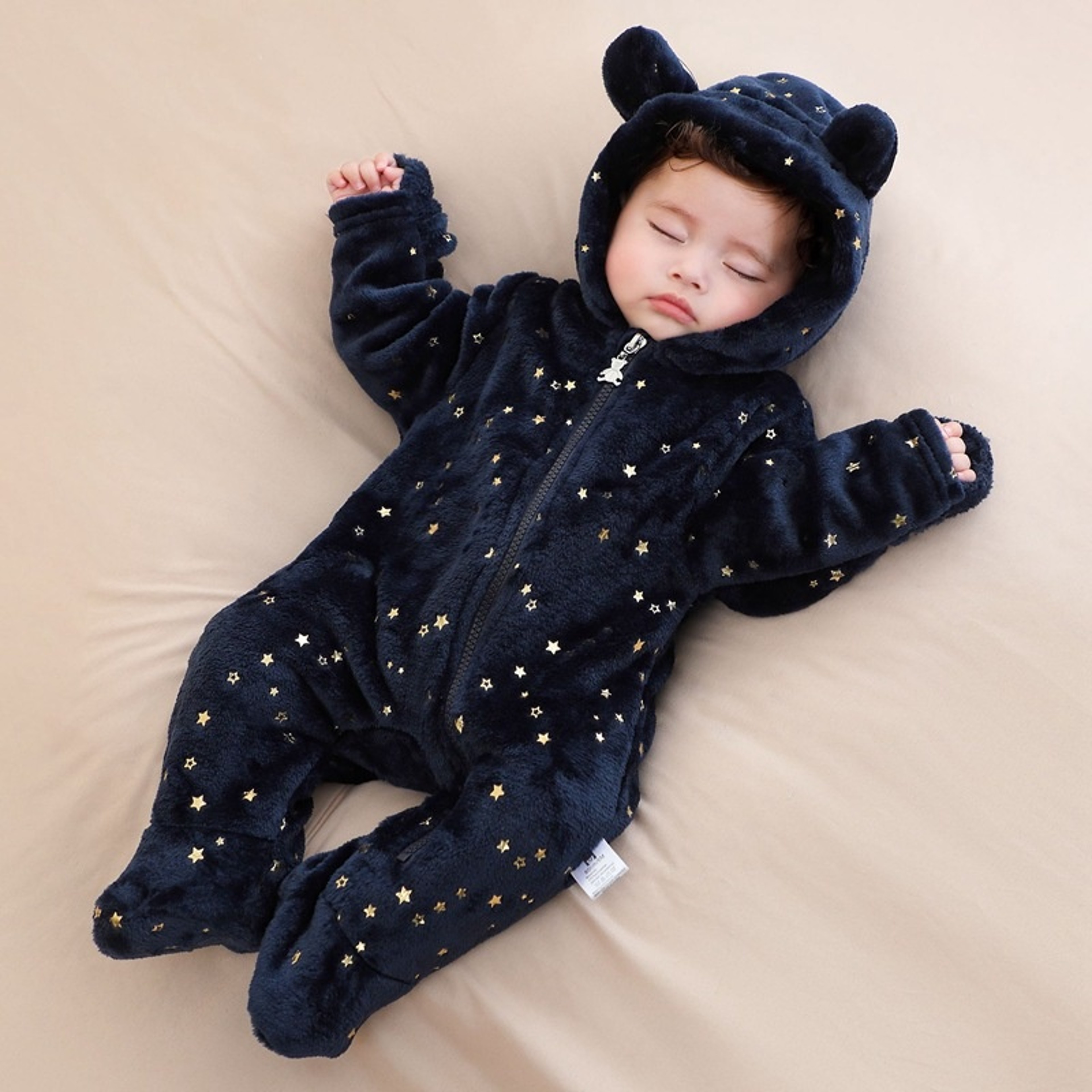 Autumn Winter Newborn Baby Footed Romper Warm Fleece Jumpsuit with Bear Ears Cute Star Cartoon Print One Piece Outfit – view 1