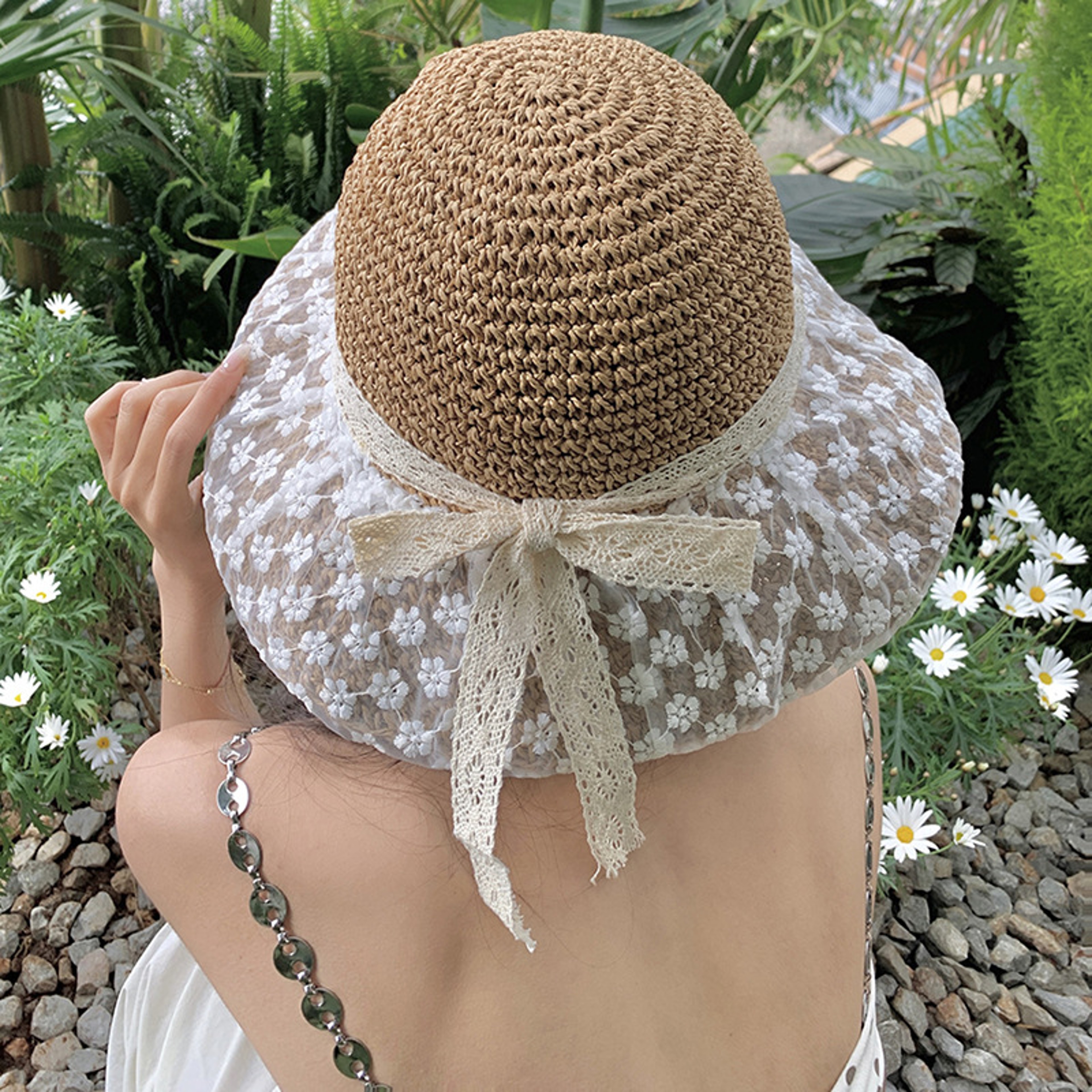 Elegant Floral Lace Wide Brim Sun Hat – Foldable Straw Beach Hat for Summer Travel & Vacation – view 3