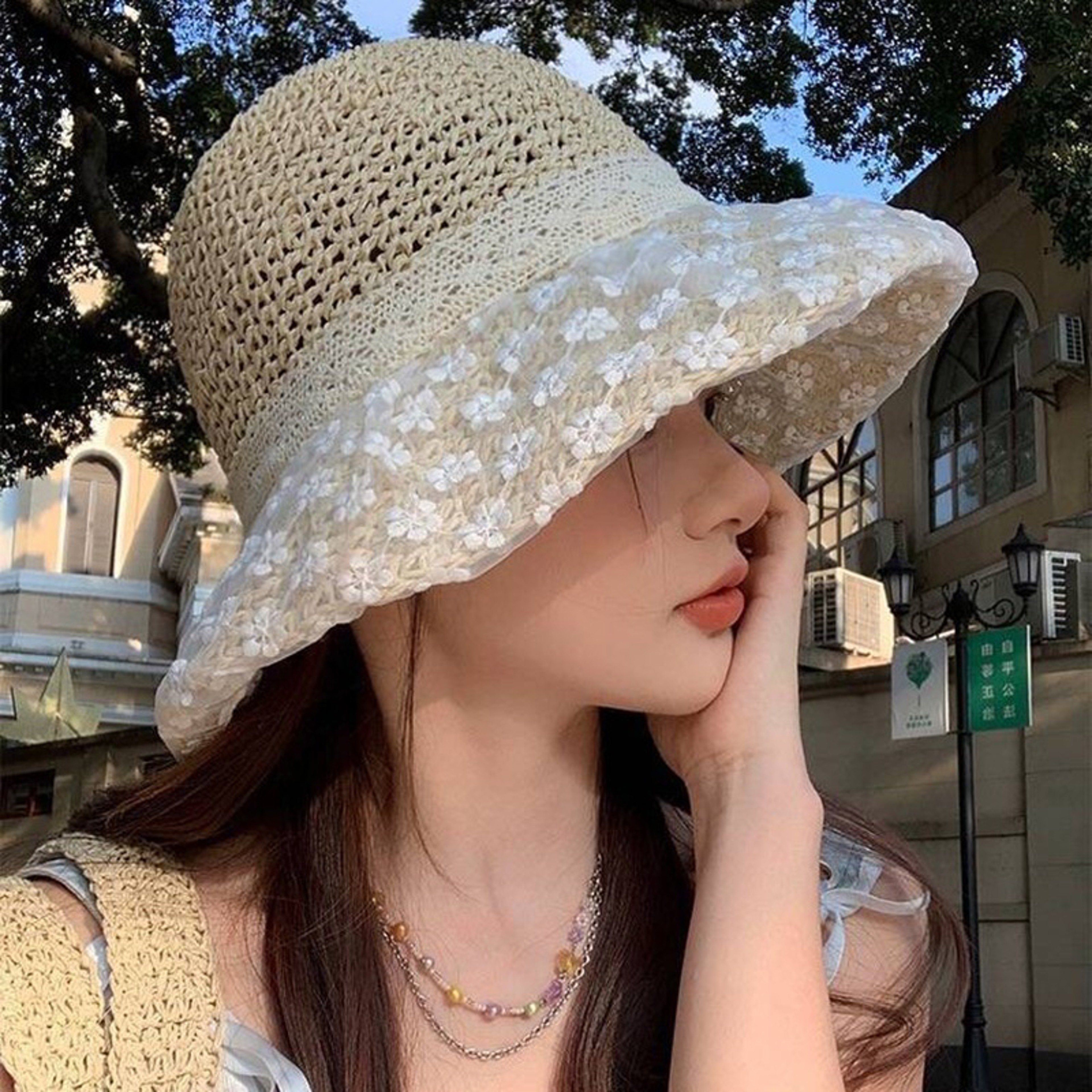 Elegant Floral Lace Wide Brim Sun Hat – Foldable Straw Beach Hat for Summer Travel & Vacation – view 4