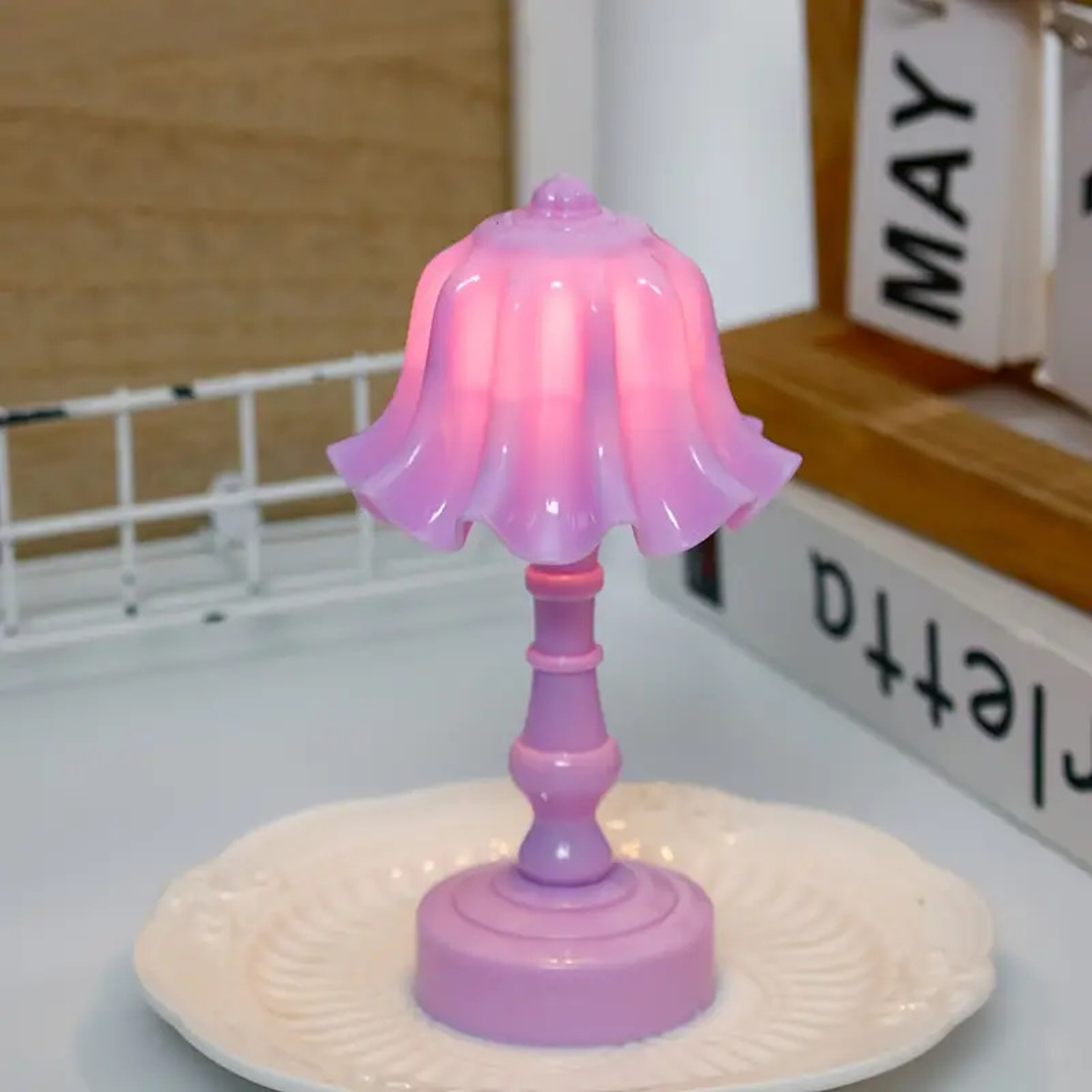 Pleated Shell Flower LED Table Lamp Battery Powered Modern Night Light For Bedroom Desk Dining Room 7