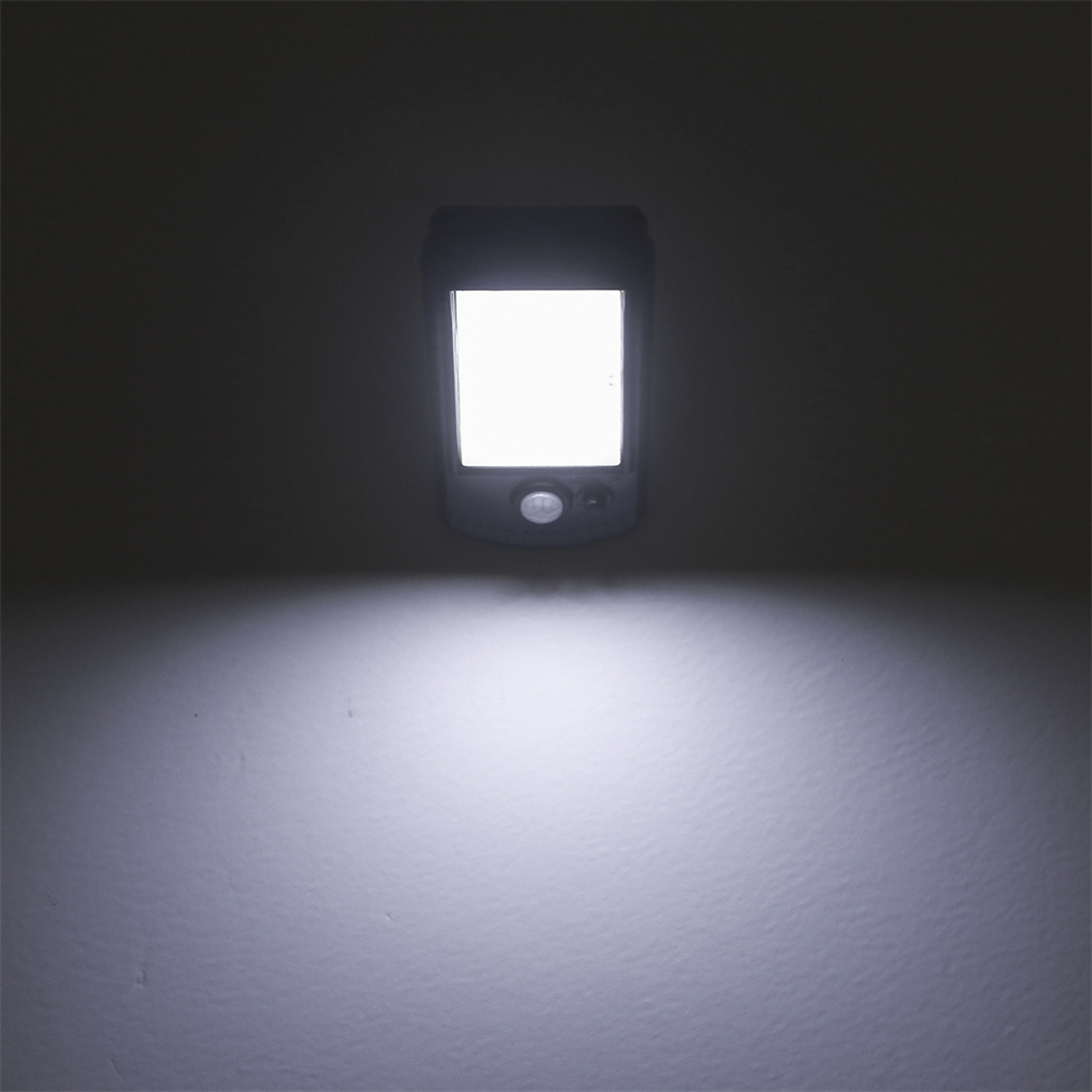 Clip On Solar Motion Sensor Light Waterproof Outdoor Solar Light For Garden Garage Tent Courtyard 1