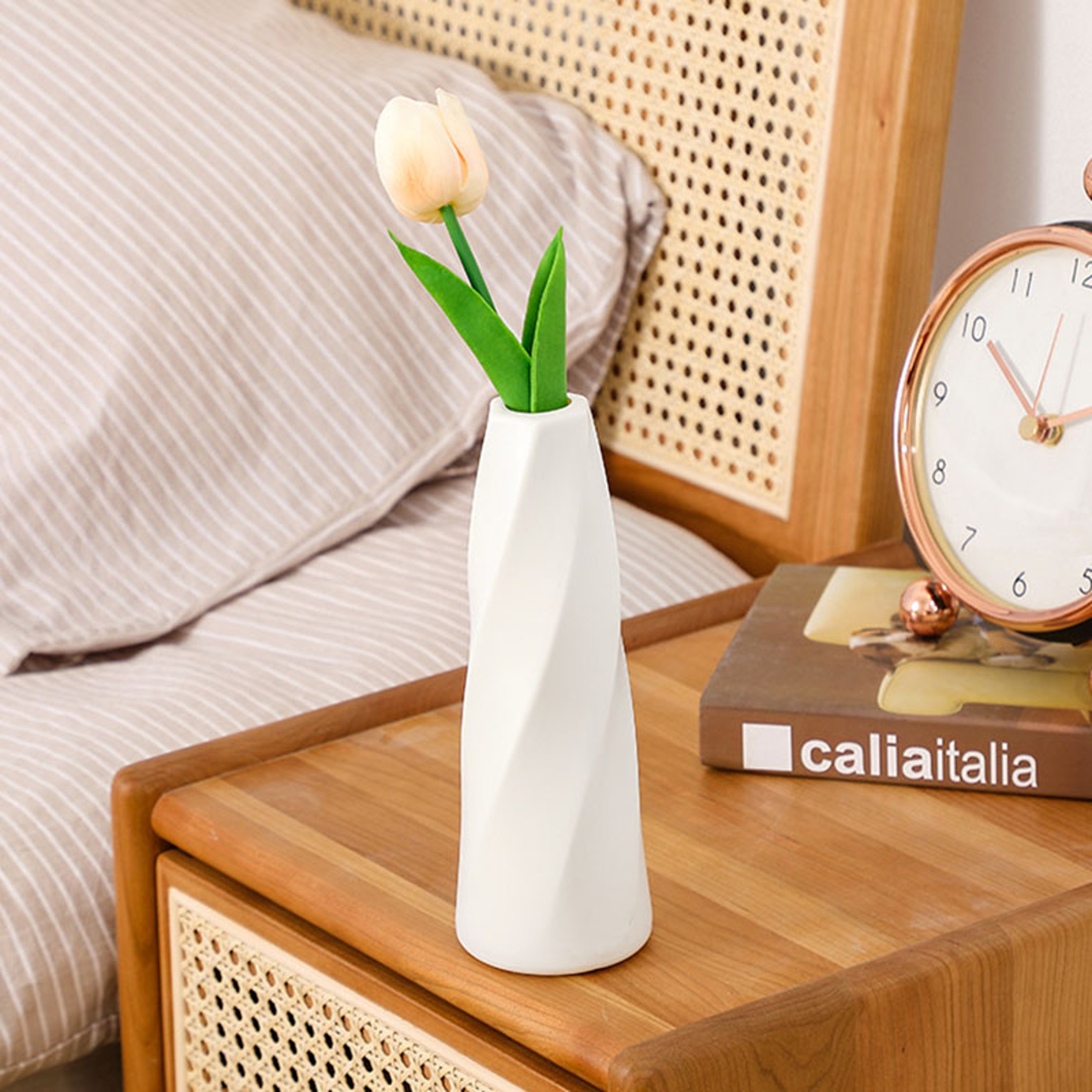 Elegant Ceramic Flower Vase For Modern Home Decor And Dried Flower Arrangements 4