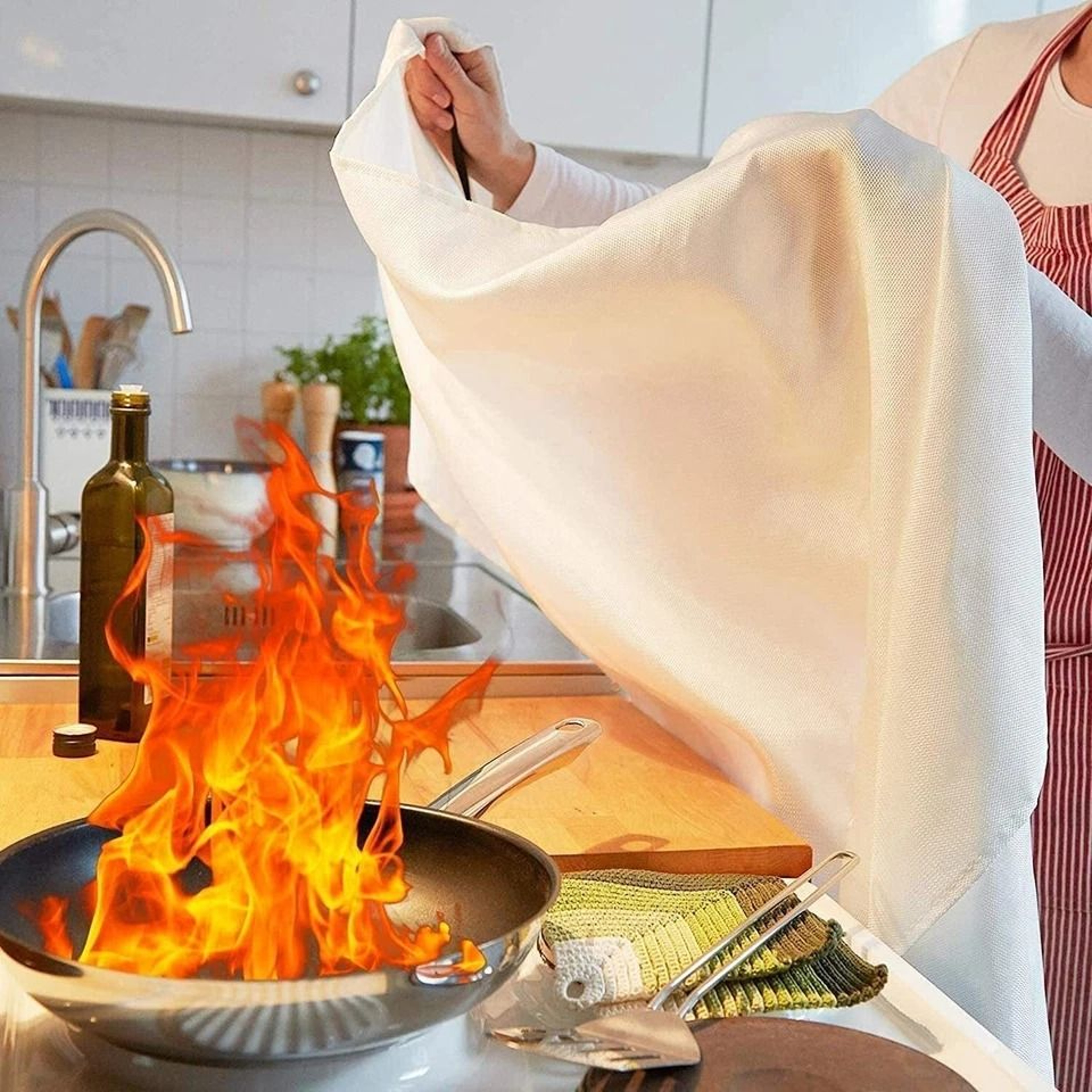 Emergency Fire Blanket Fiberglass Fire Retardant Blanket For Home Kitchen Grill And Outdoor Use 0