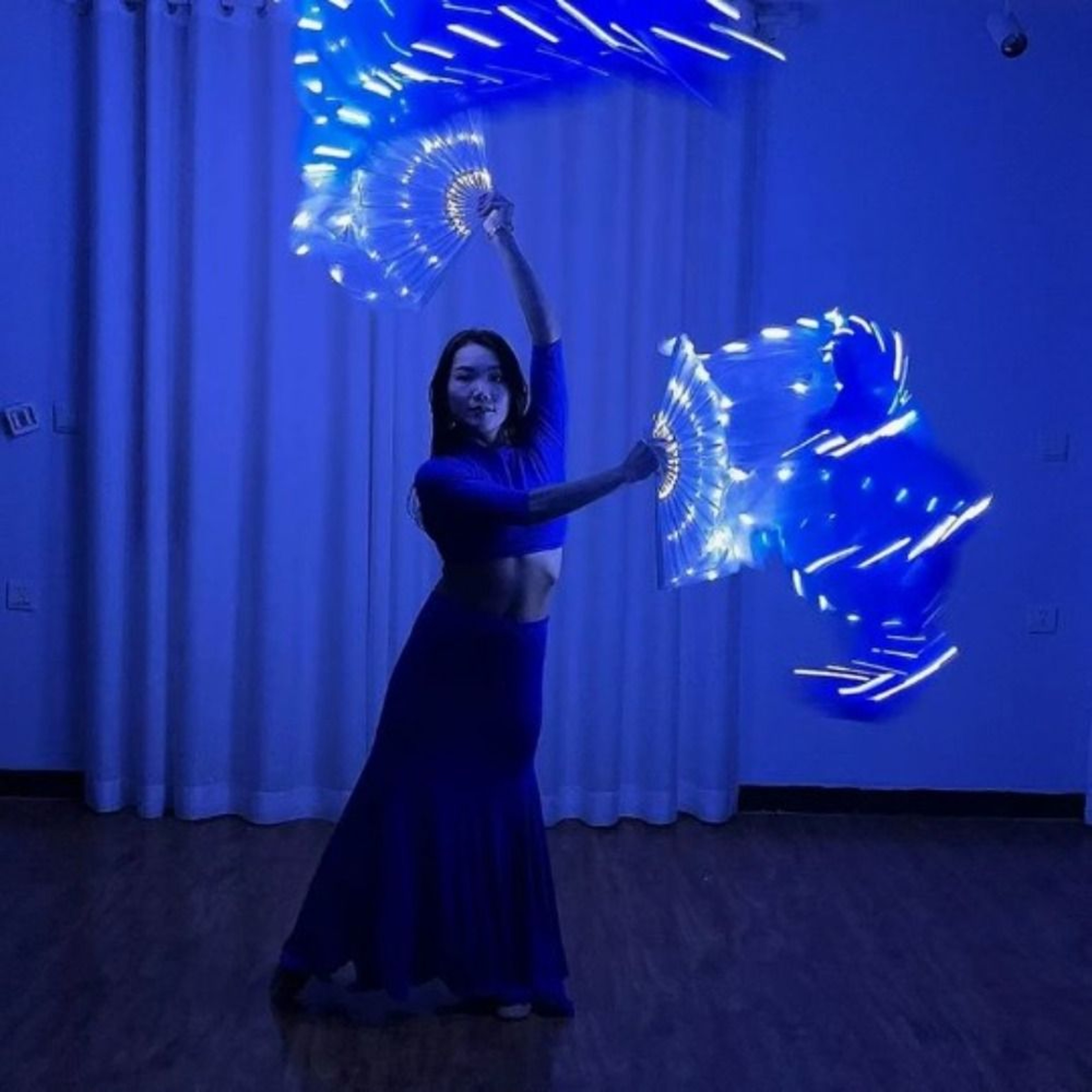 Silk Belly Dancing Fans, Performance Props for Dancer Practice, Elegant Dance Accessories – view 2