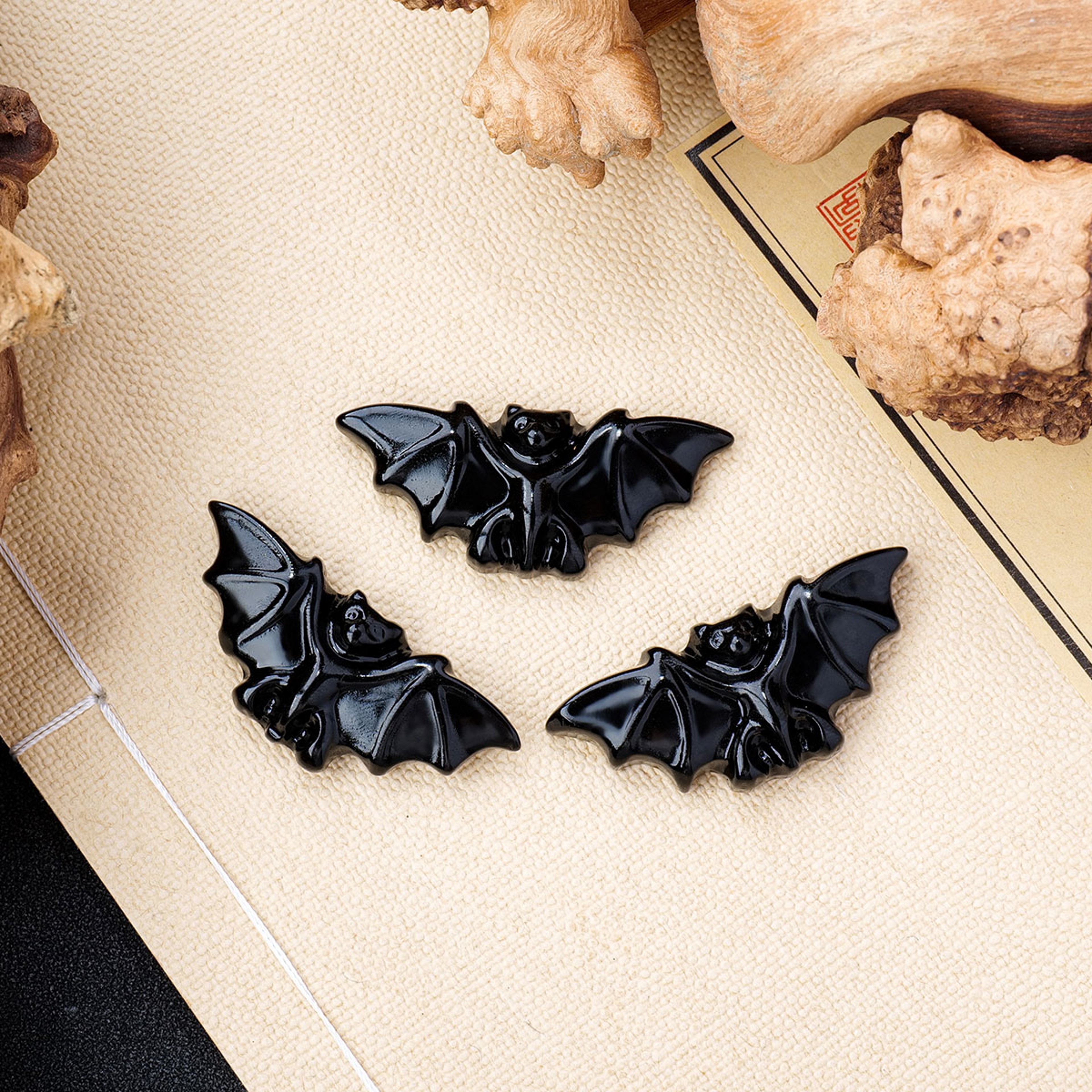 Carved Crystal Obsidian Bat Animal Figurine  Healing Energy Halloween Decoration Gift 2