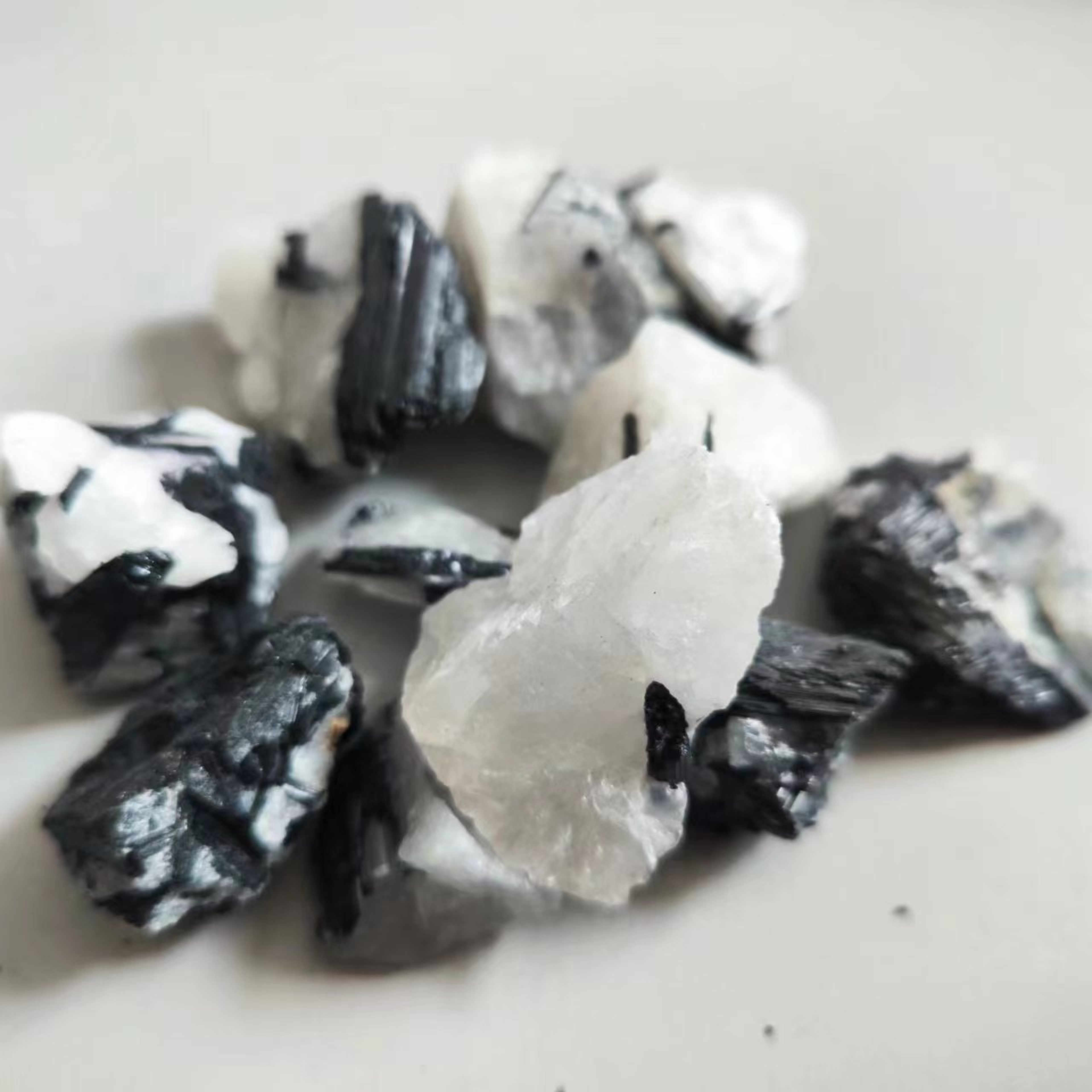 Black Tourmaline Stone, White Quartz Crystal Specimen for Home Decoration, Healing Ore and Irregular Stone Mineral – view 6