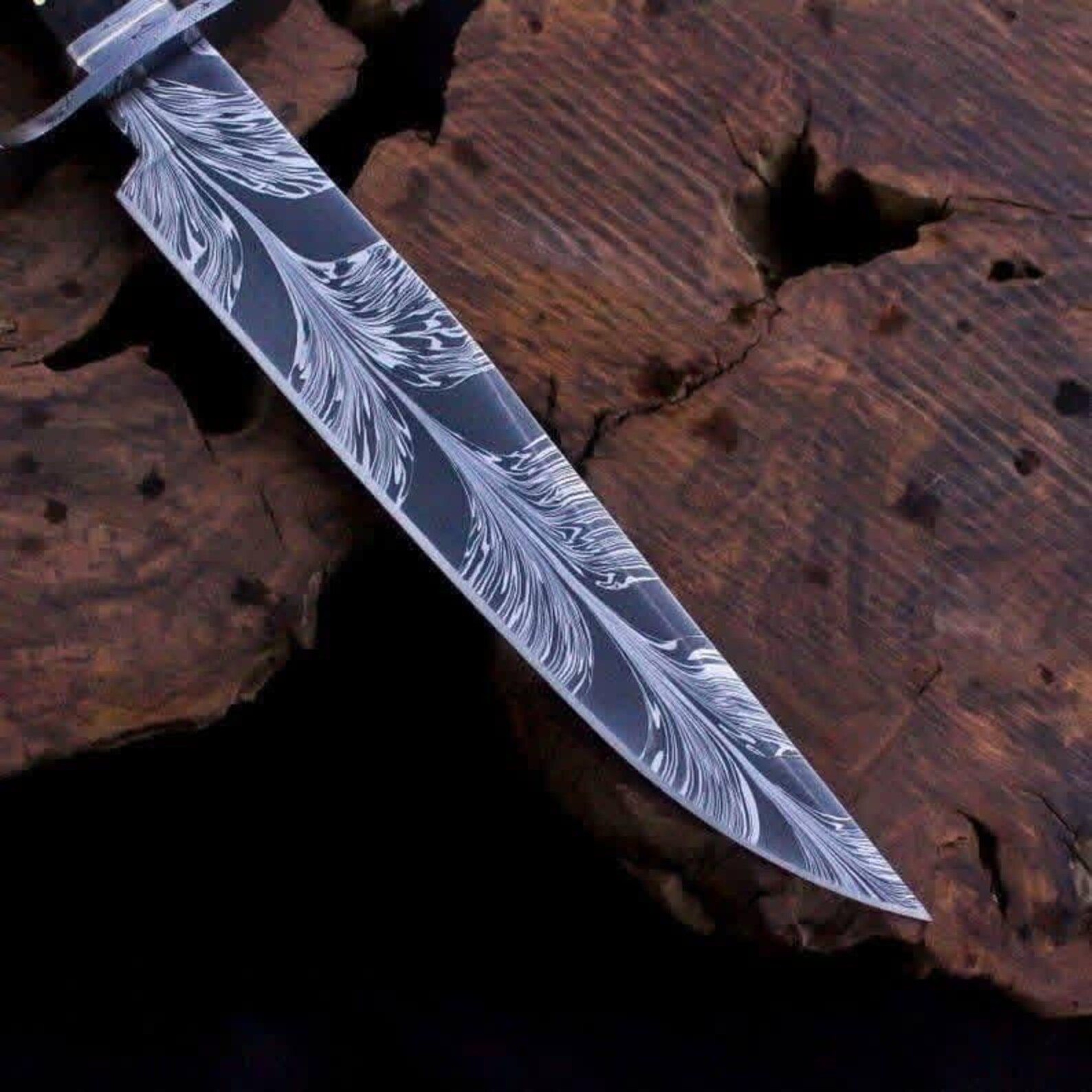 Handcrafted Feather Pattern Damascus Steel Bowie Knife  Custom Camping And Hunting Knife With 6