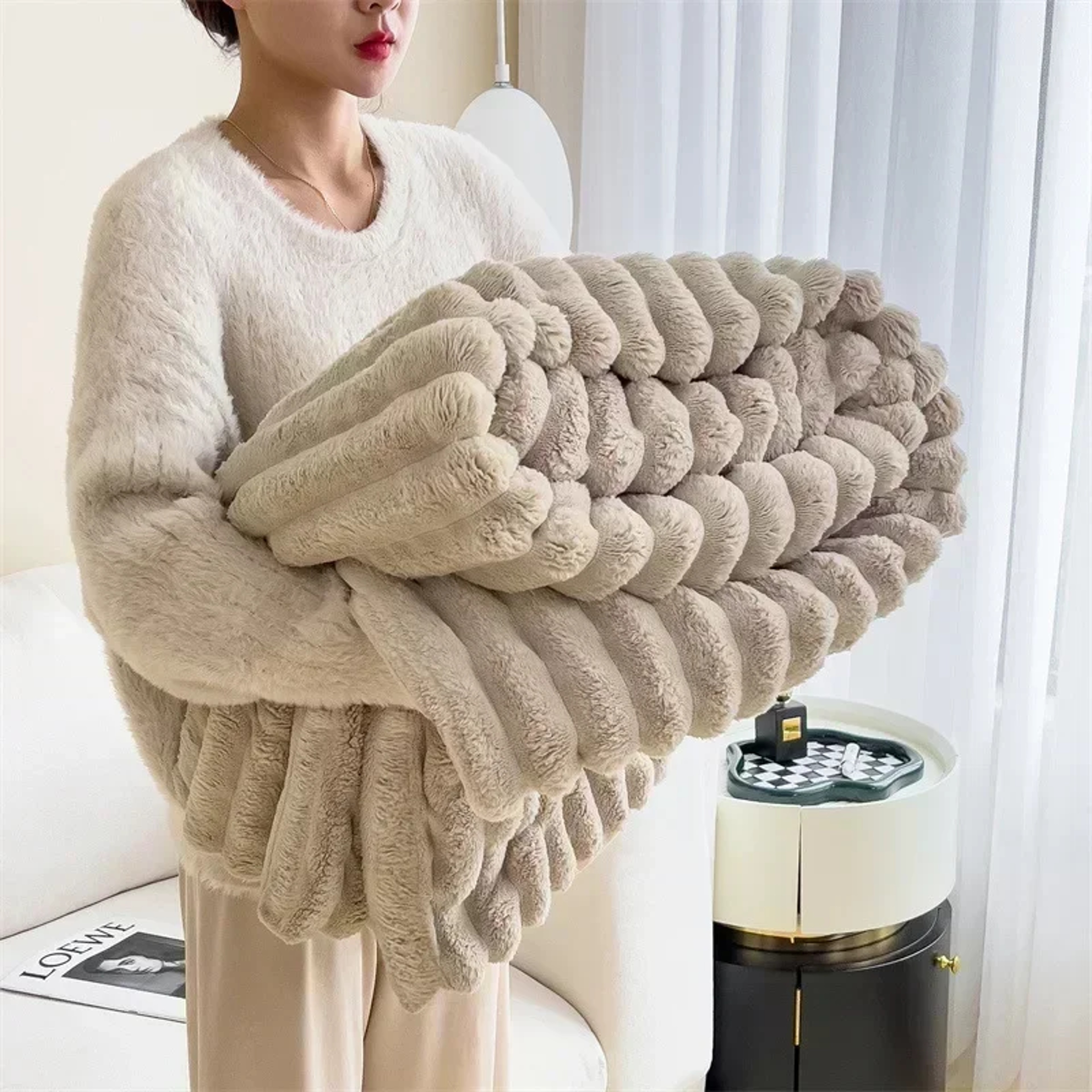 Luxury Faux Rabbit Fur Throw Blanket Ultra Soft Plush Cozy Sofa  Bed Blanket For All Seasons 1