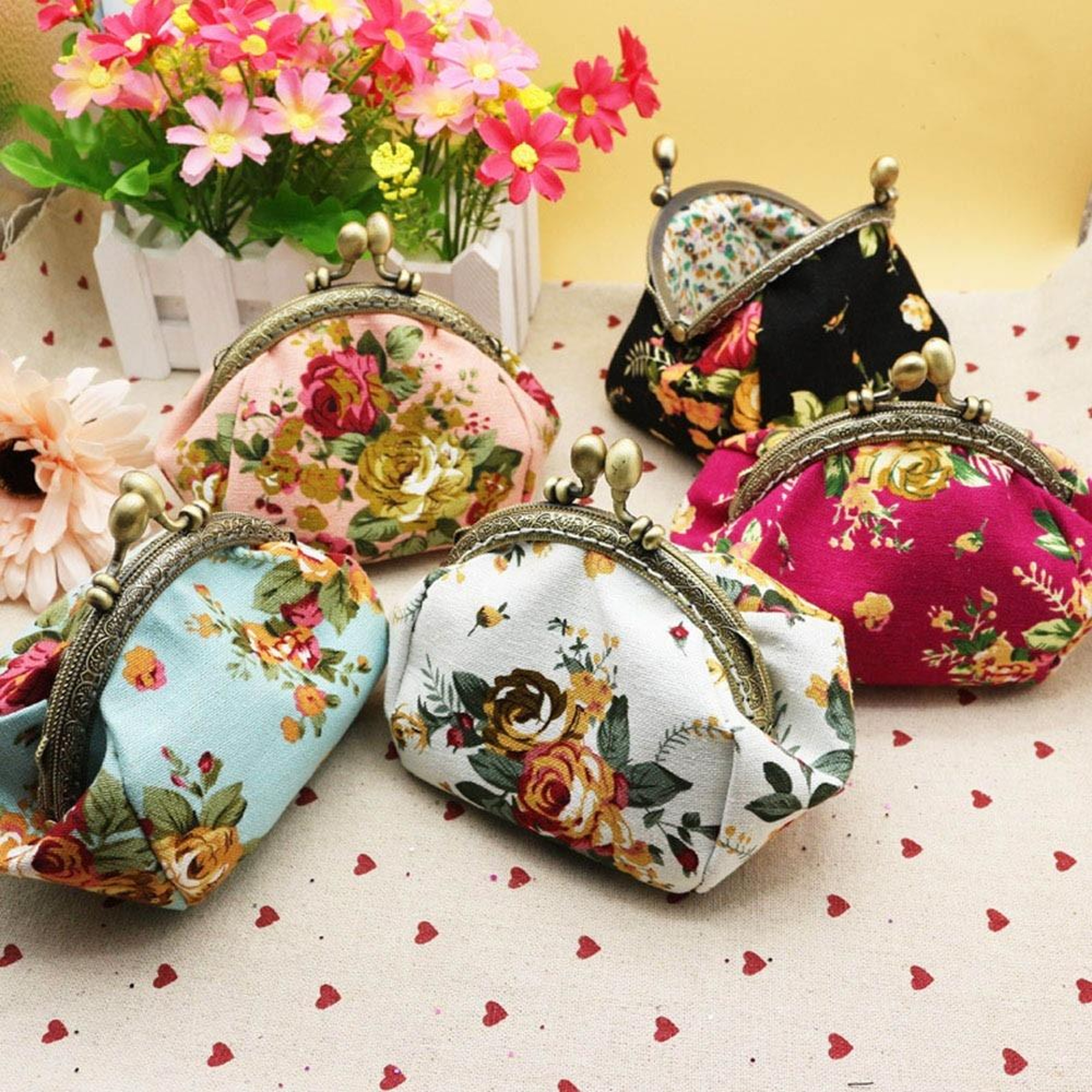 Vintage Floral Canvas Wallet for Women with Hasp Closure – view 4