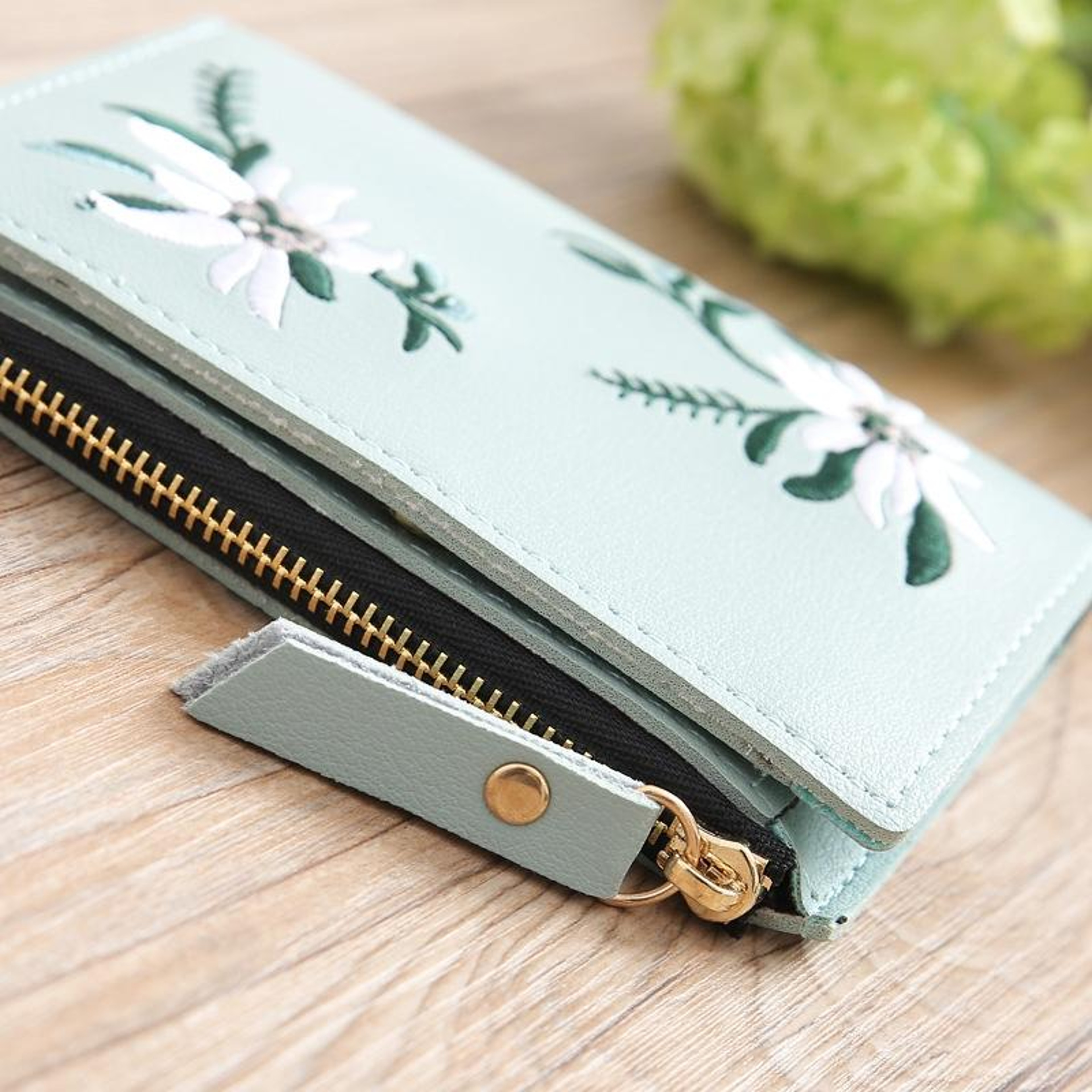 Womens Floral Embroidered PU Leather Short Wallet with Zipper and Card Holder – view 7