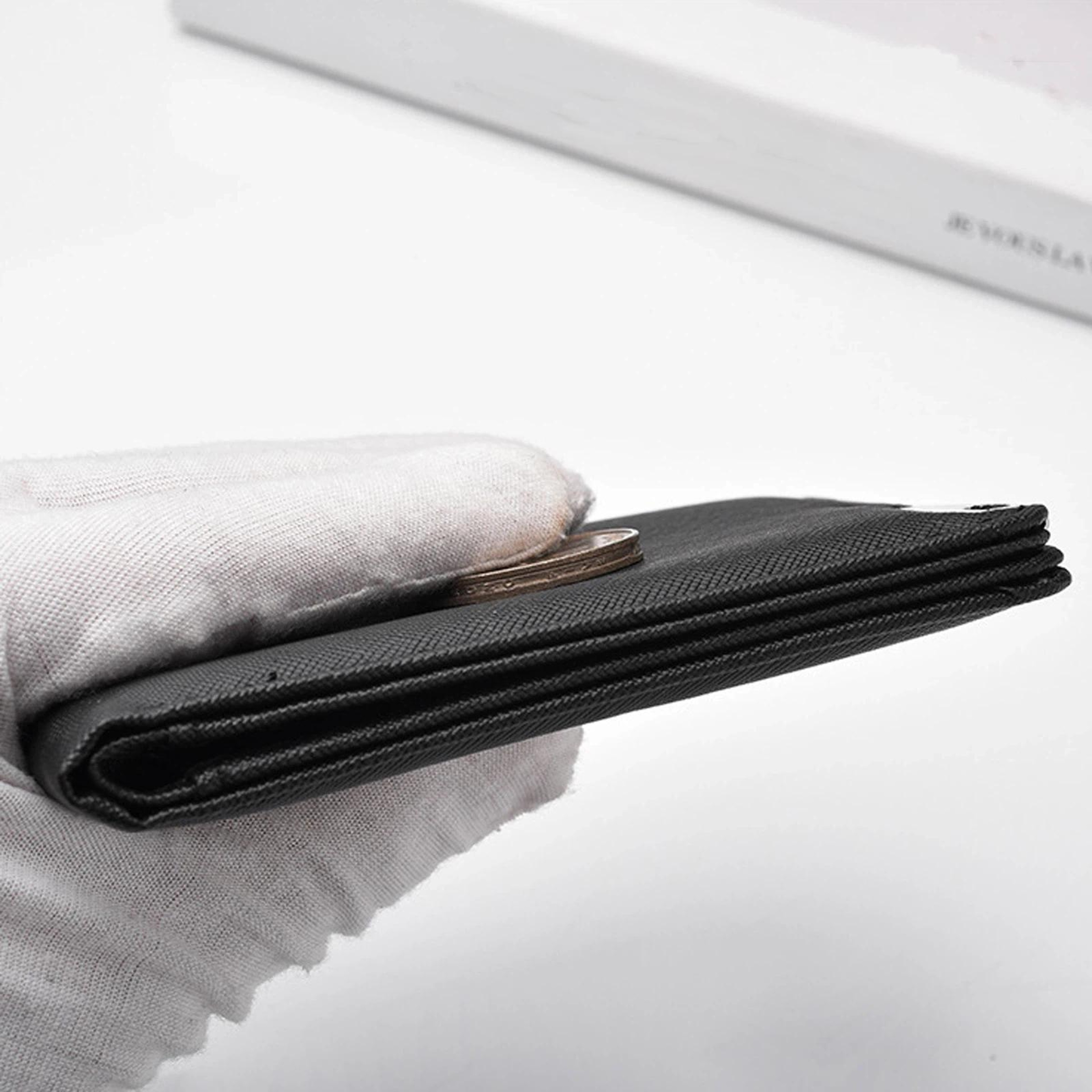 Mens Slim Minimalist Wallet with Multiple Card Slots and Compact Design – view 2