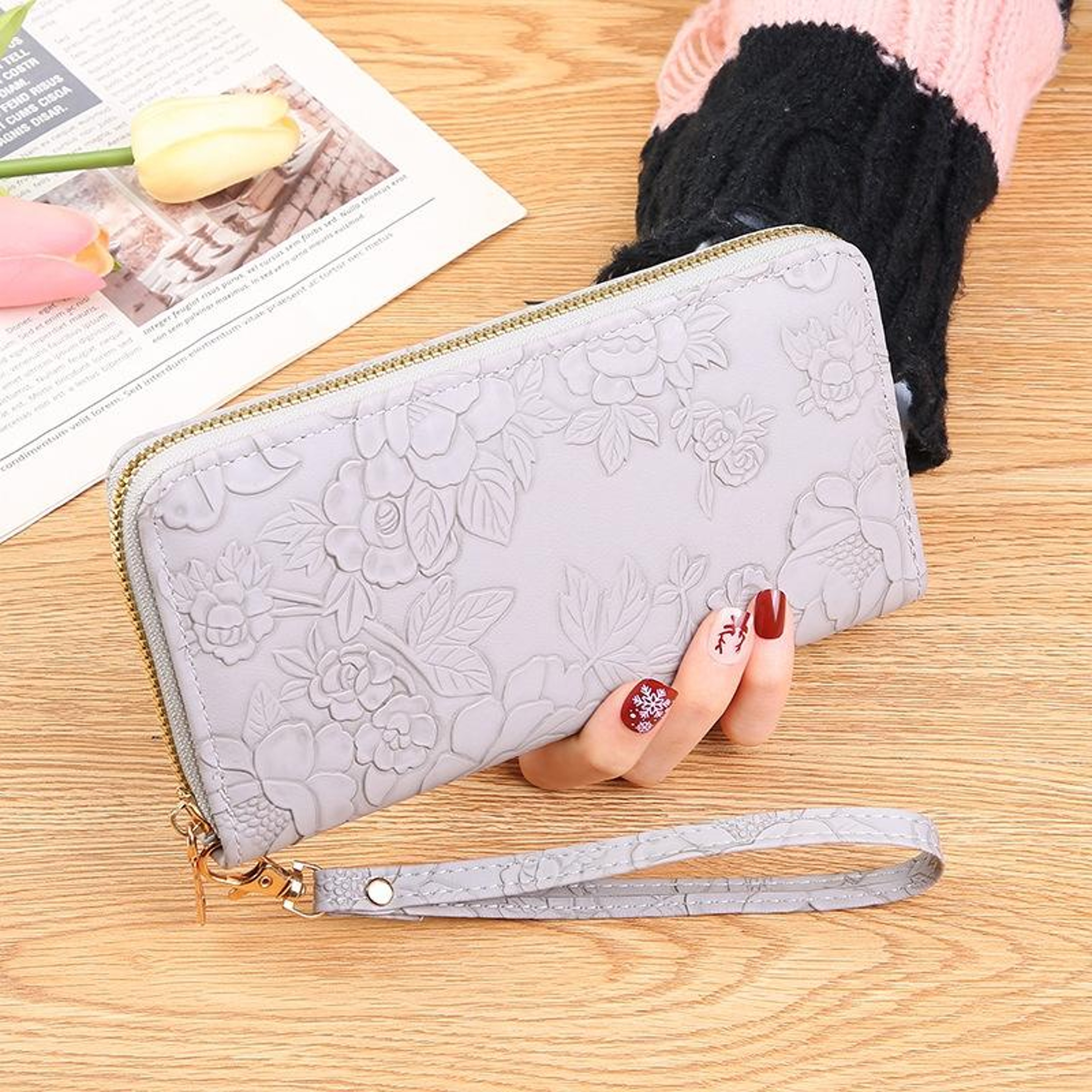 Large Capacity Long Zipper Wallet with Embossed Design and Multiple Card Slots – view 4