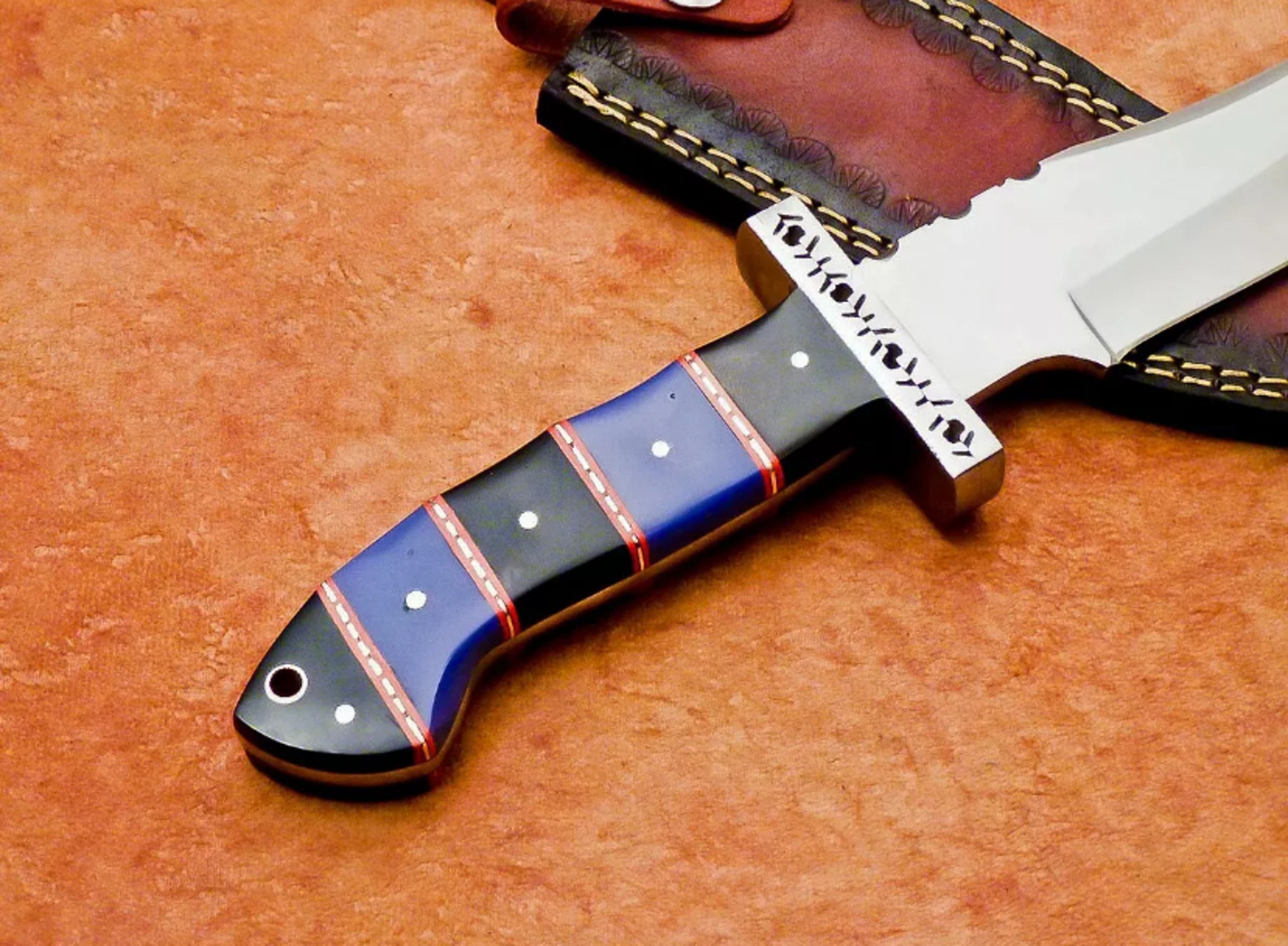 UNIQUE CUSTOM HAND FORGED D2 STEEL BLADE BOWIE HUNTING KNIFE, CAMEL BONE, WITH LEATHER SHEATH – view 5