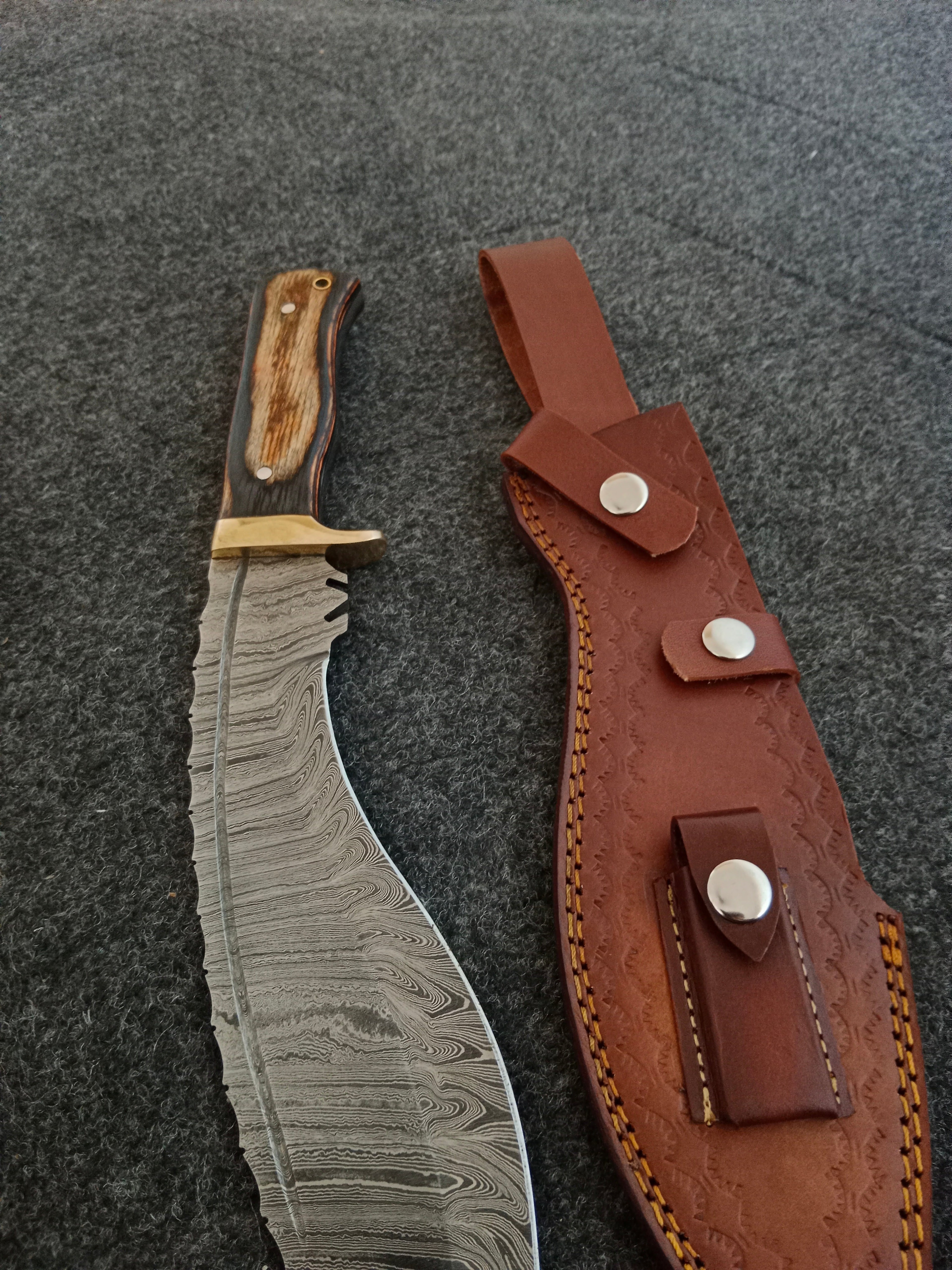 Hand Forged Damascus Hunting Knife With Rosewood Handle  Genuine Leather Sheath For Camping Bushcra 1