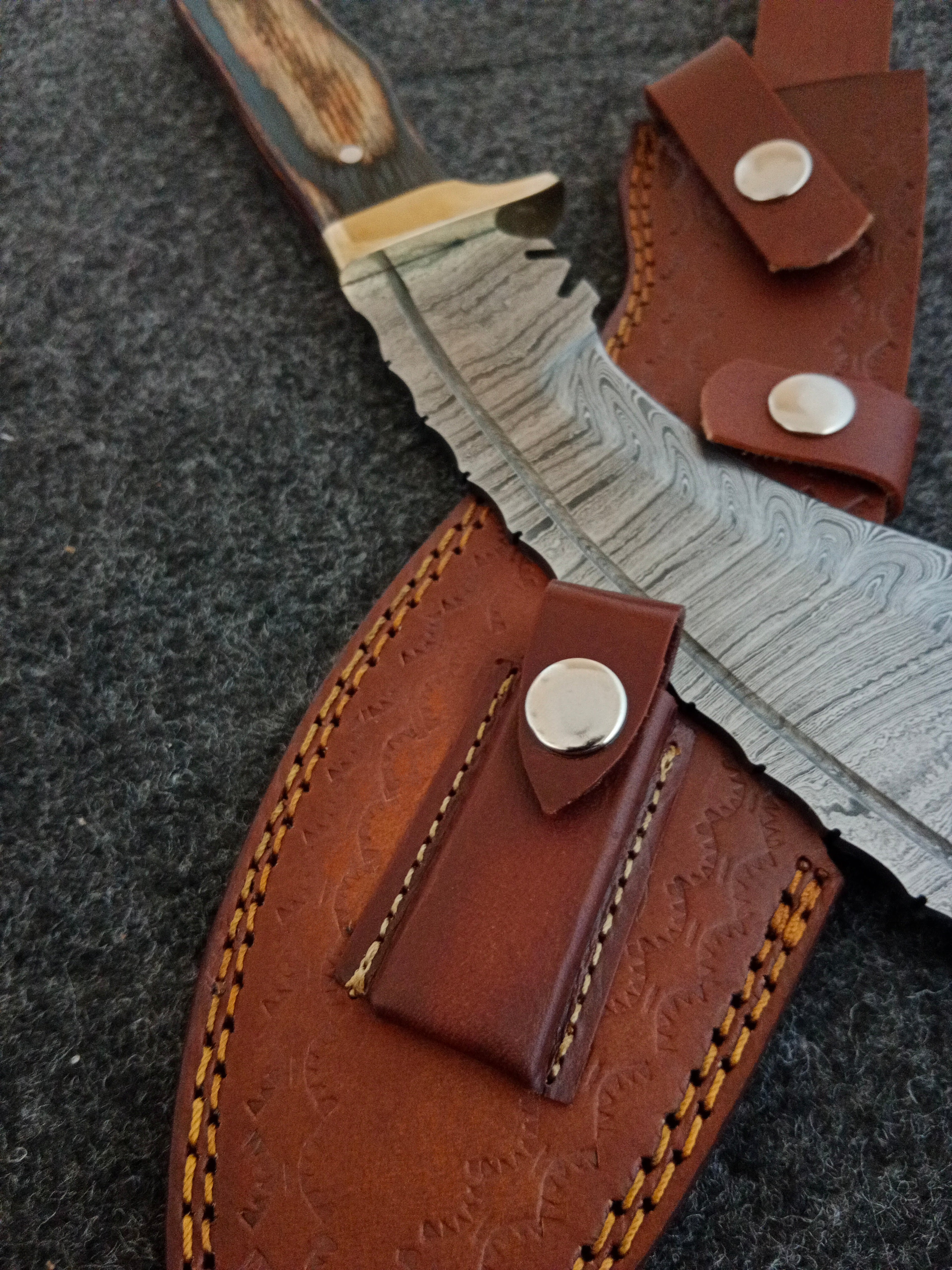 Hand Forged Damascus Hunting Knife With Rosewood Handle  Genuine Leather Sheath For Camping Bushcra 2