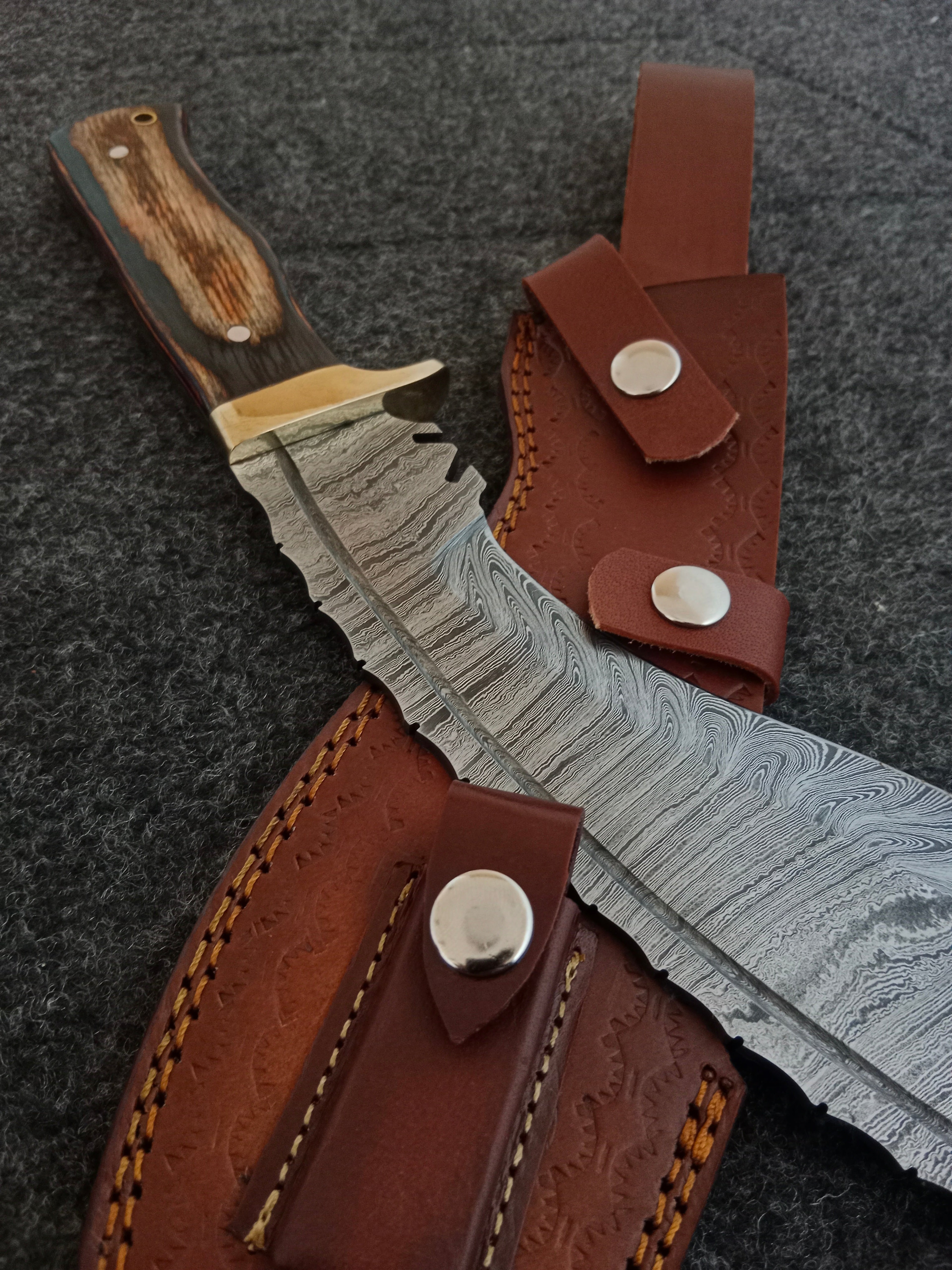 Hand Forged Damascus Hunting Knife With Rosewood Handle  Genuine Leather Sheath For Camping Bushcra 3