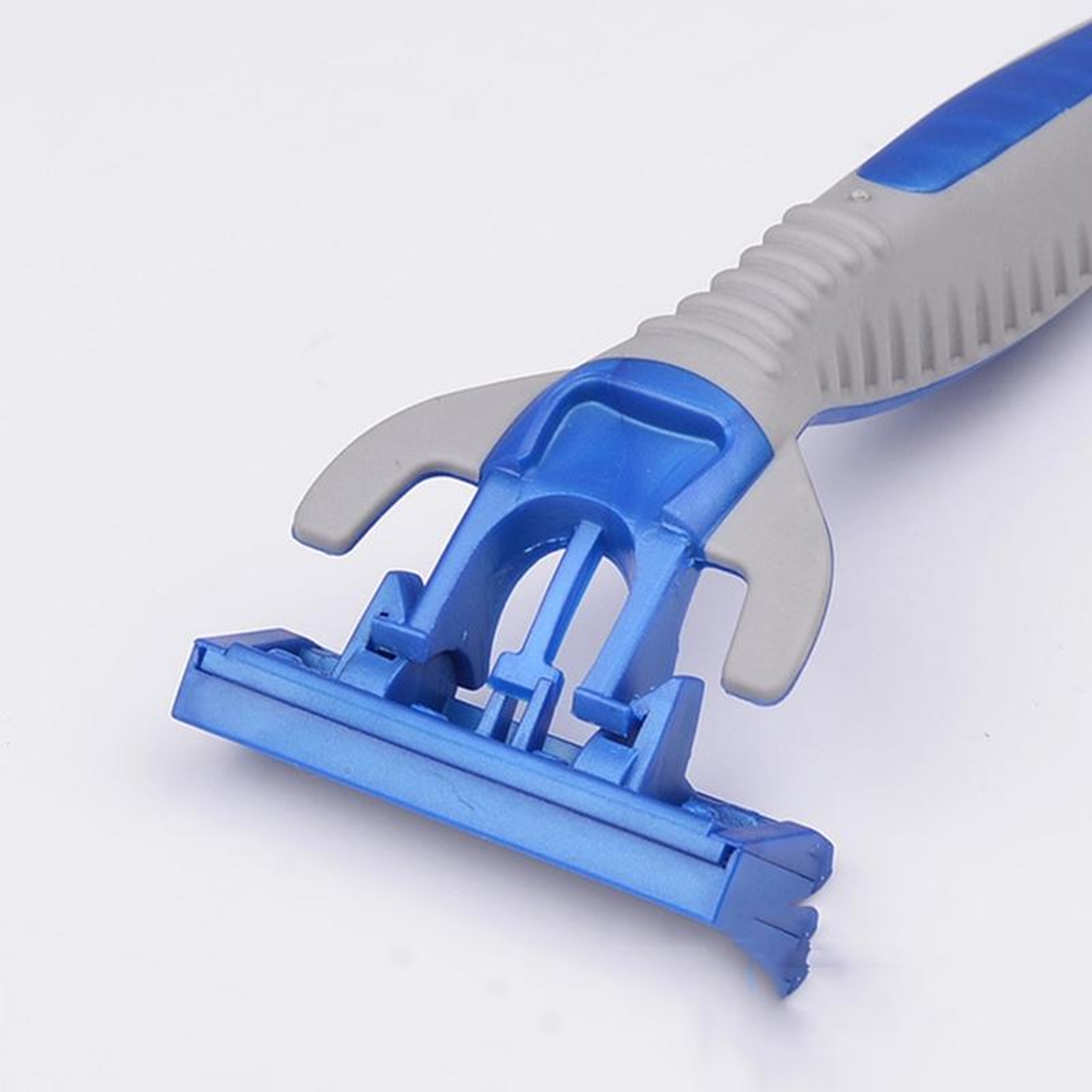 Blade Mens Disposable Razor With Stainless Steel Cutter Head 1