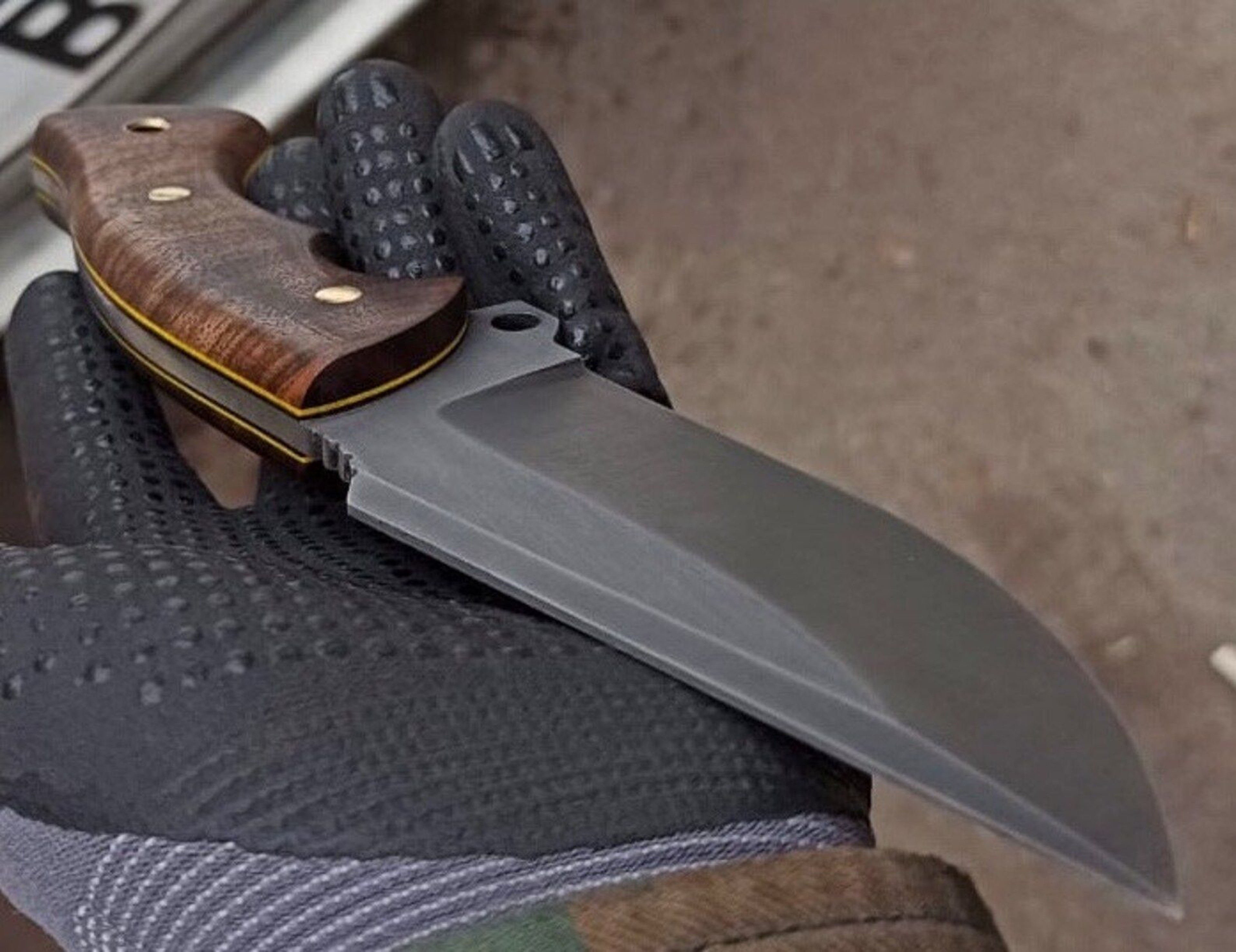 Handmade 1075 Carbon Steel Hunting Knife  Walnut Handle Outdoor Survival Blade 5