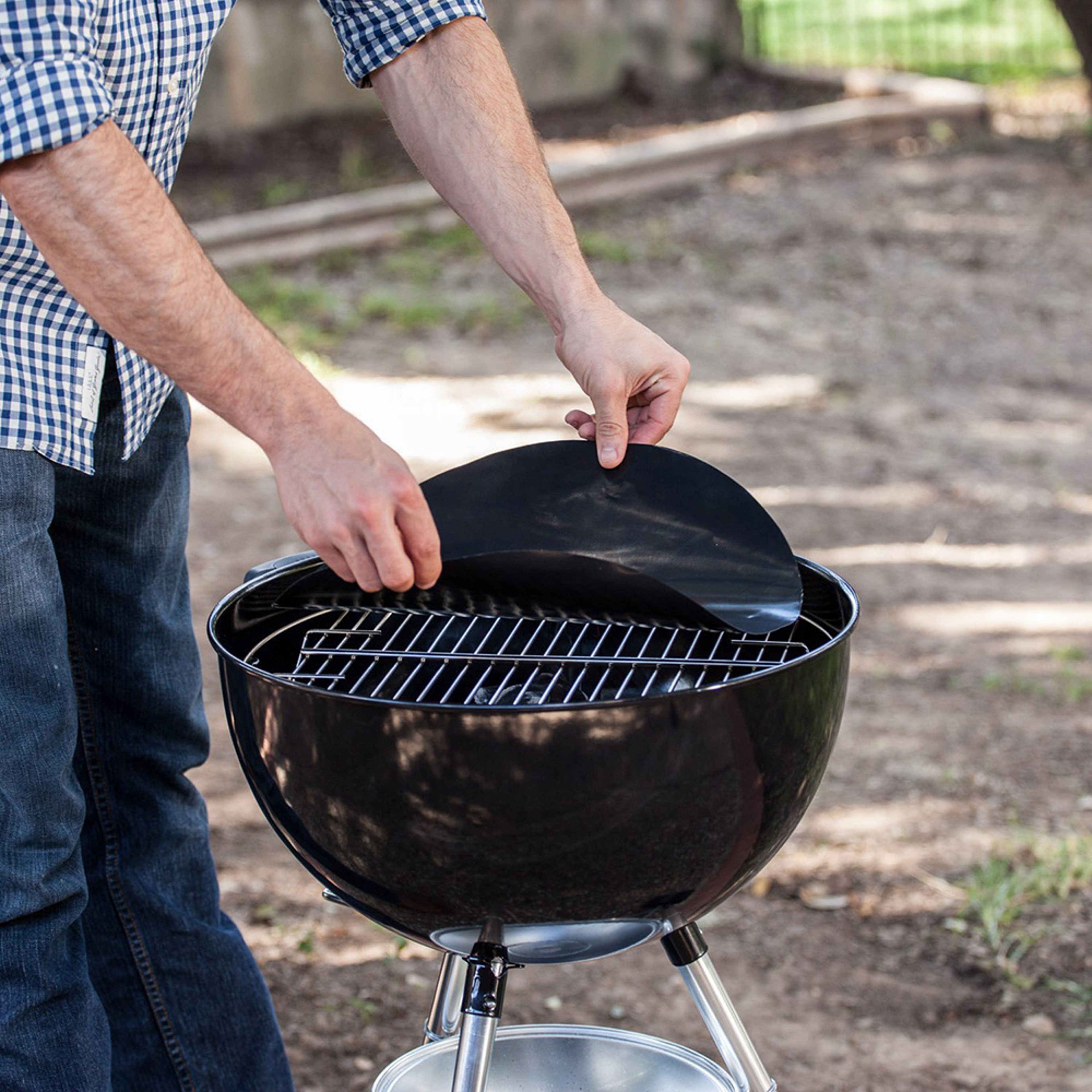 NonStick BBQ Grid Pad For HighTemperature Grilling Reusable  EasytoClean Barbecue Mesh Cooking Mat 0