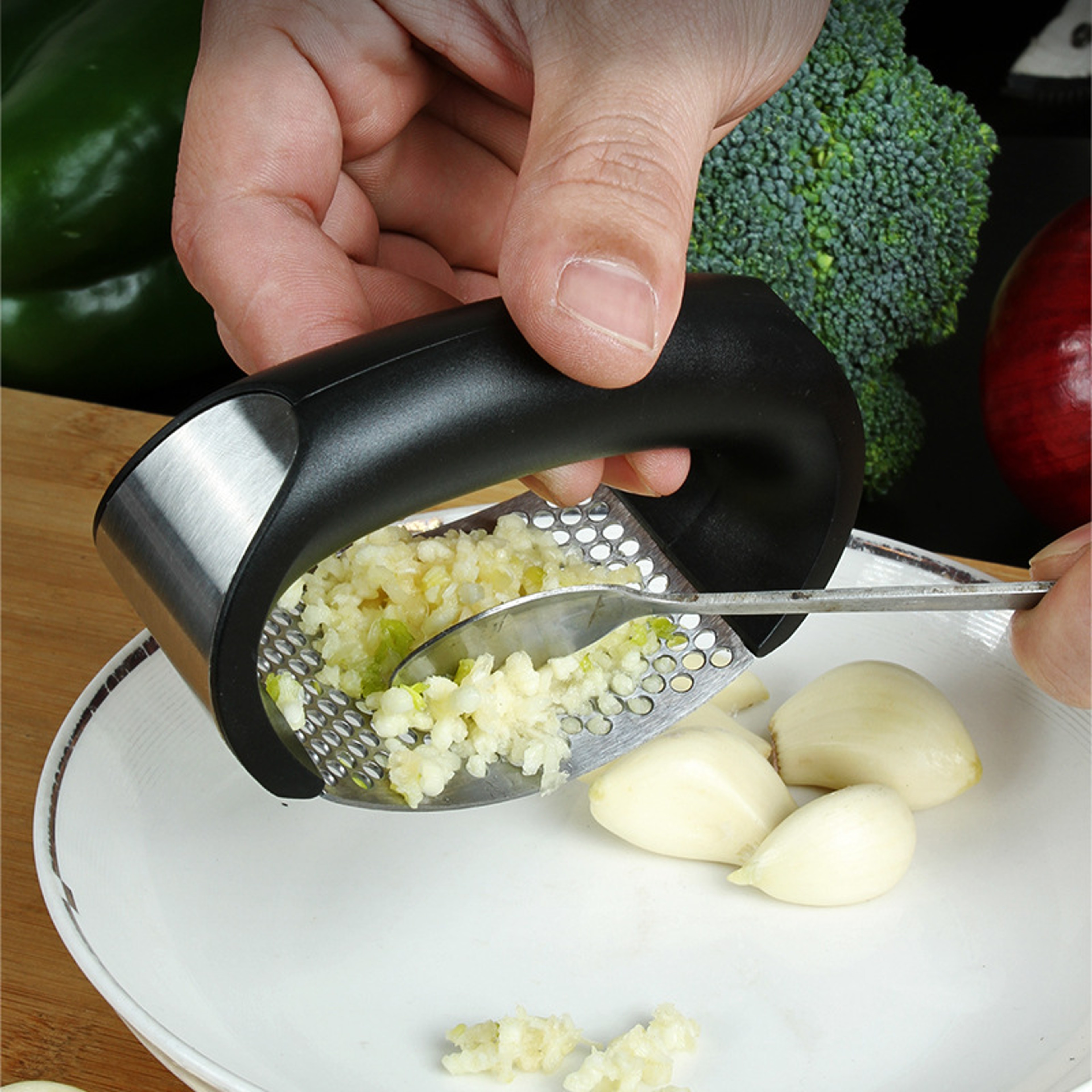 Manual Stainless Steel Garlic Press Crusher Mincer For Easy Chopping Kitchen Gadget For Garlic And  3