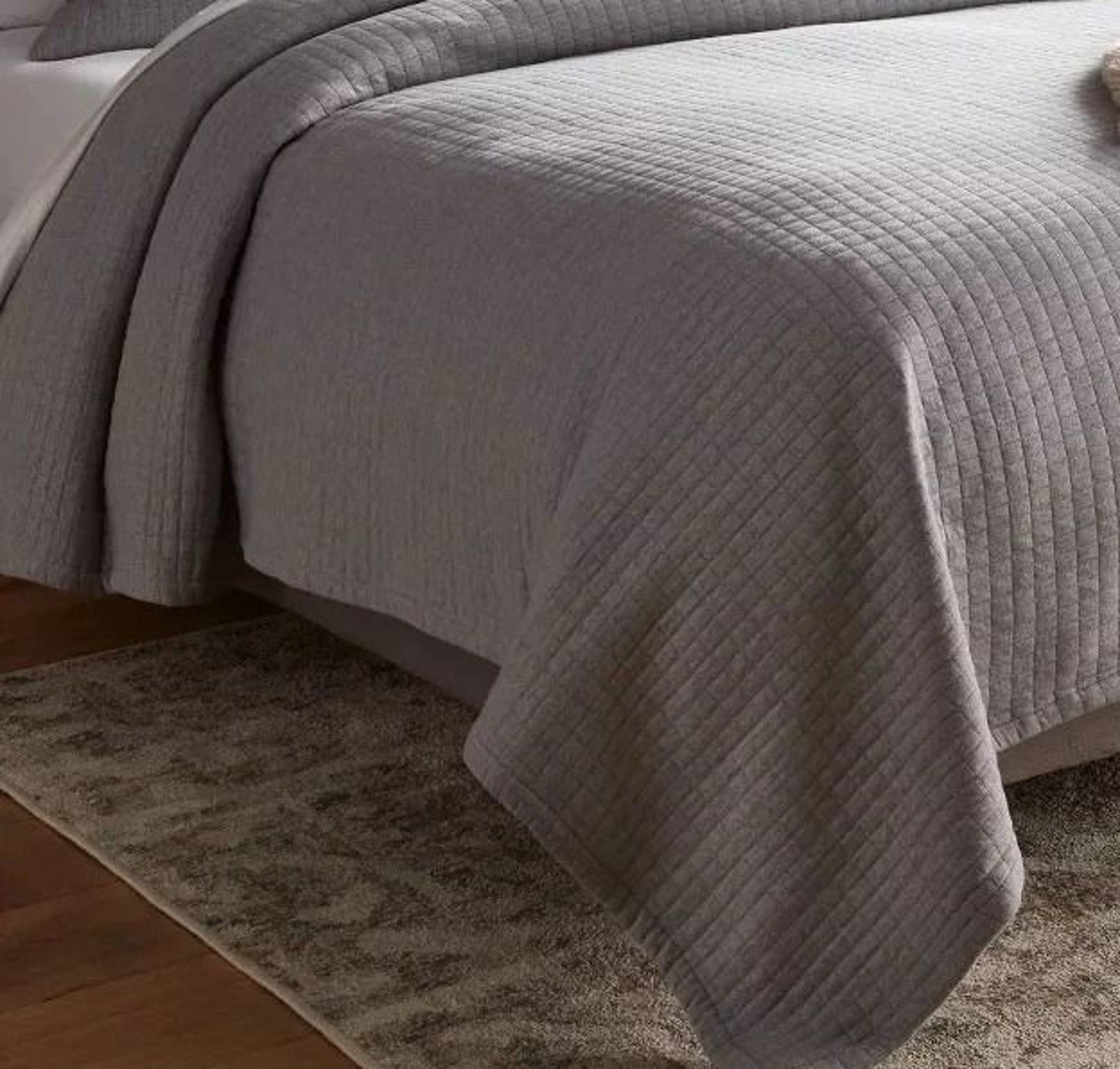 Soft FullQueen Jersey Quilt Heather Gray Cozy Polyester Fill Machine Washable  Threshold 1