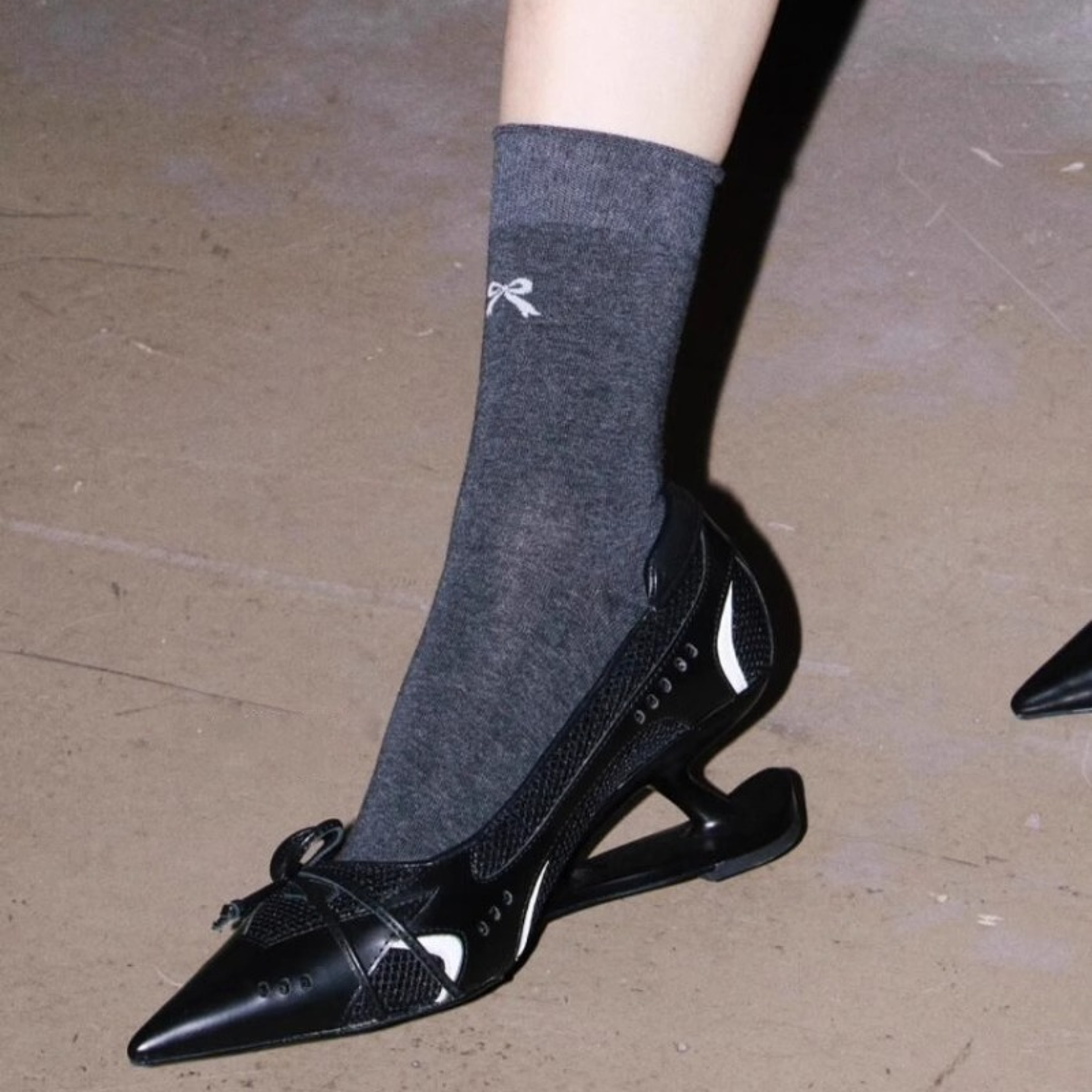 Womens Pointed Toe Mary Jane Pumps With Bow Detail And Sculptural Heels 2