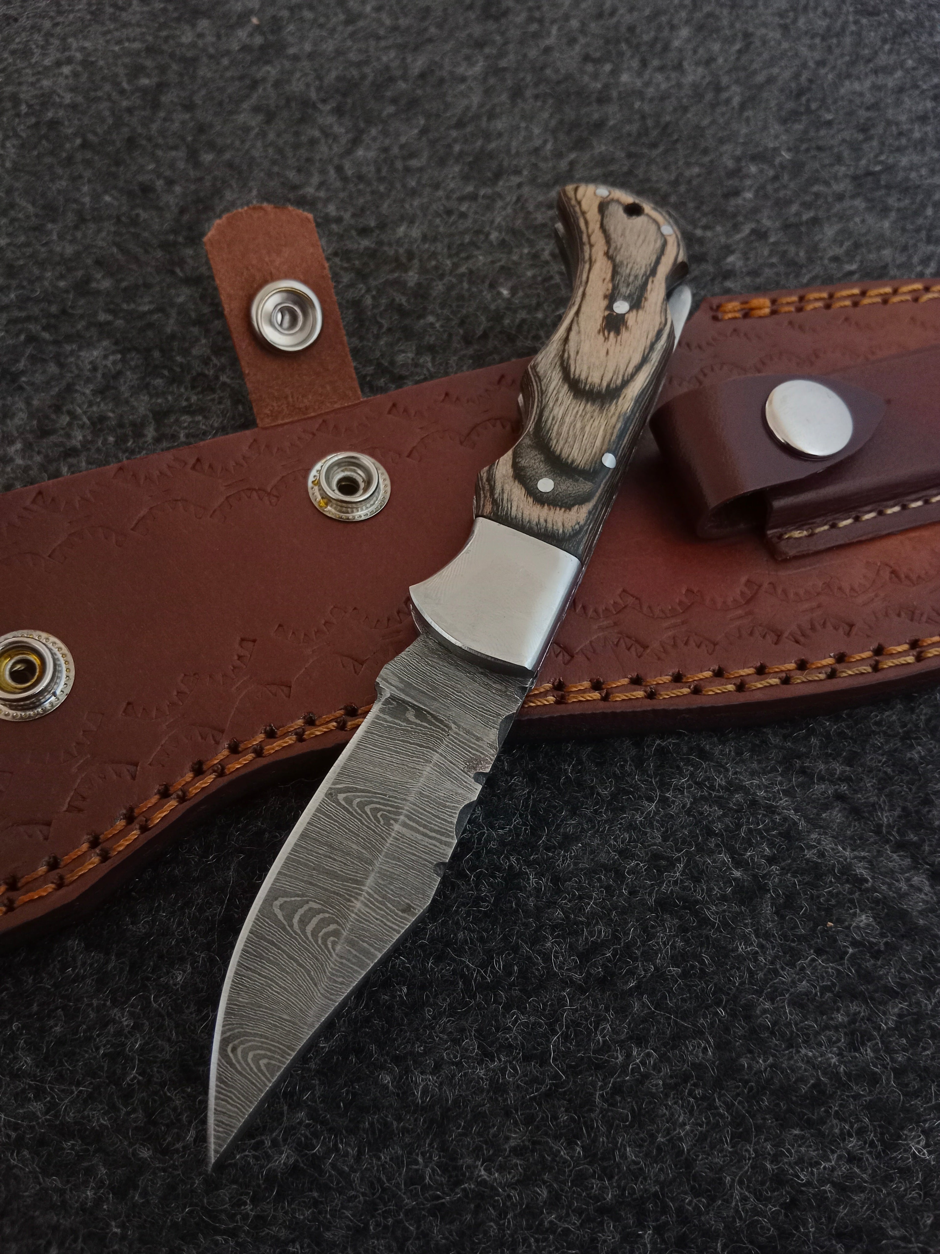 Hand Forged Damascus Folding Hunting Knife With Wooden Handle  Genuine Leather Belt Sheath For Camp 0