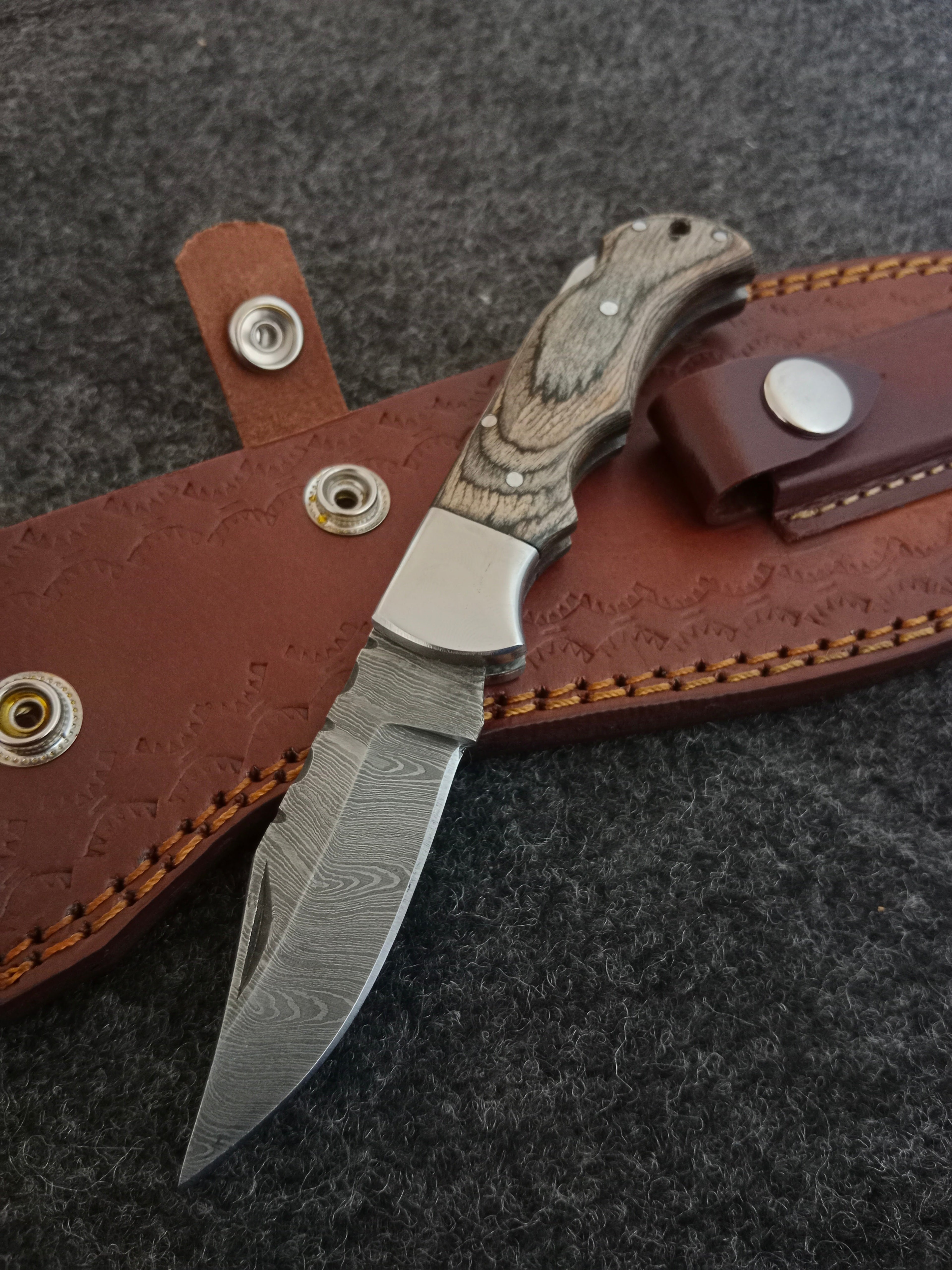 Hand Forged Damascus Folding Hunting Knife With Wooden Handle  Genuine Leather Belt Sheath For Camp 1