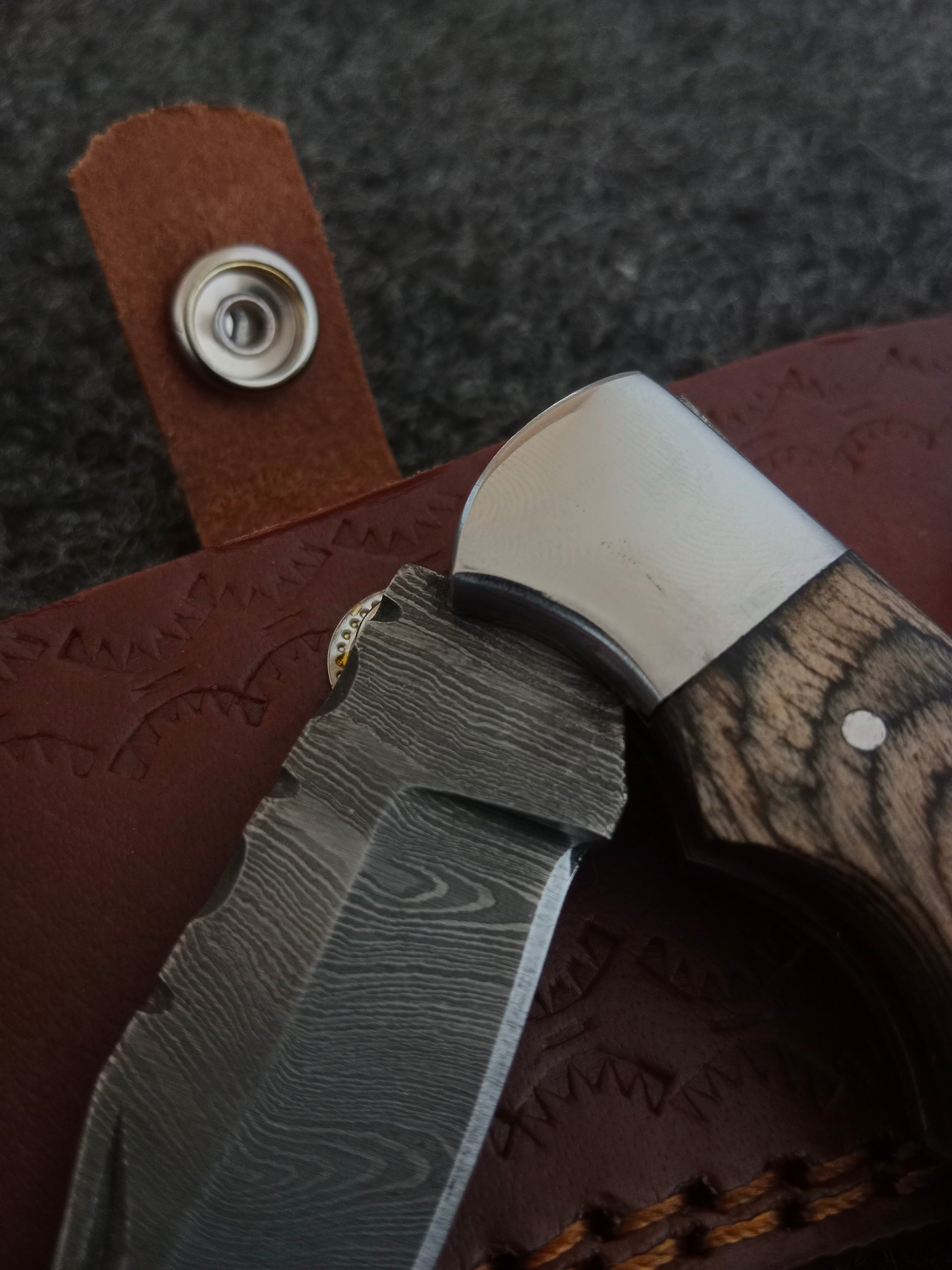 Hand Forged Damascus Folding Hunting Knife With Wooden Handle  Genuine Leather Belt Sheath For Camp 2