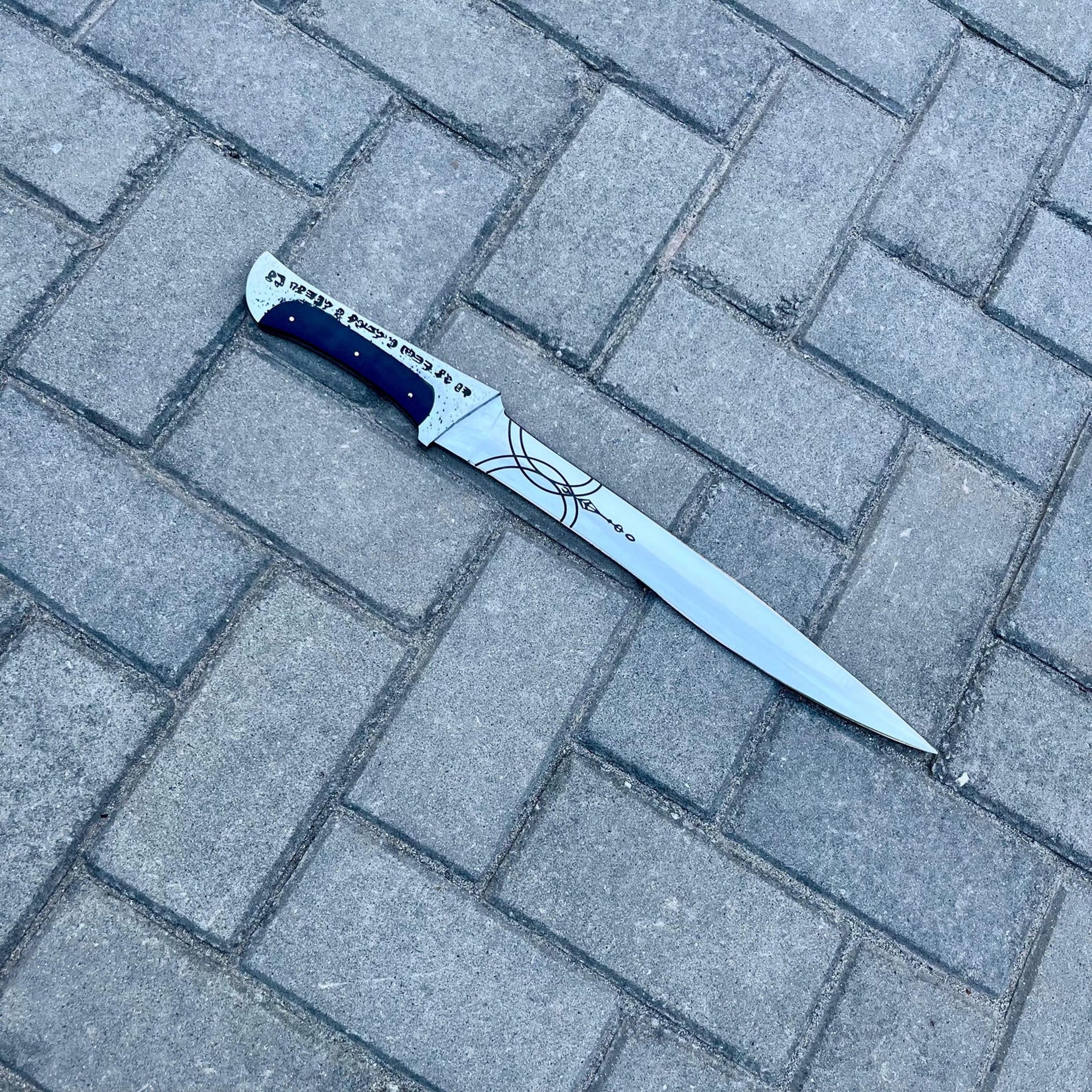 Handmade Paul Atreides Crysknife Replica  Dune Inspired Carbon Steel Knife Full Tang Movie Pro 8
