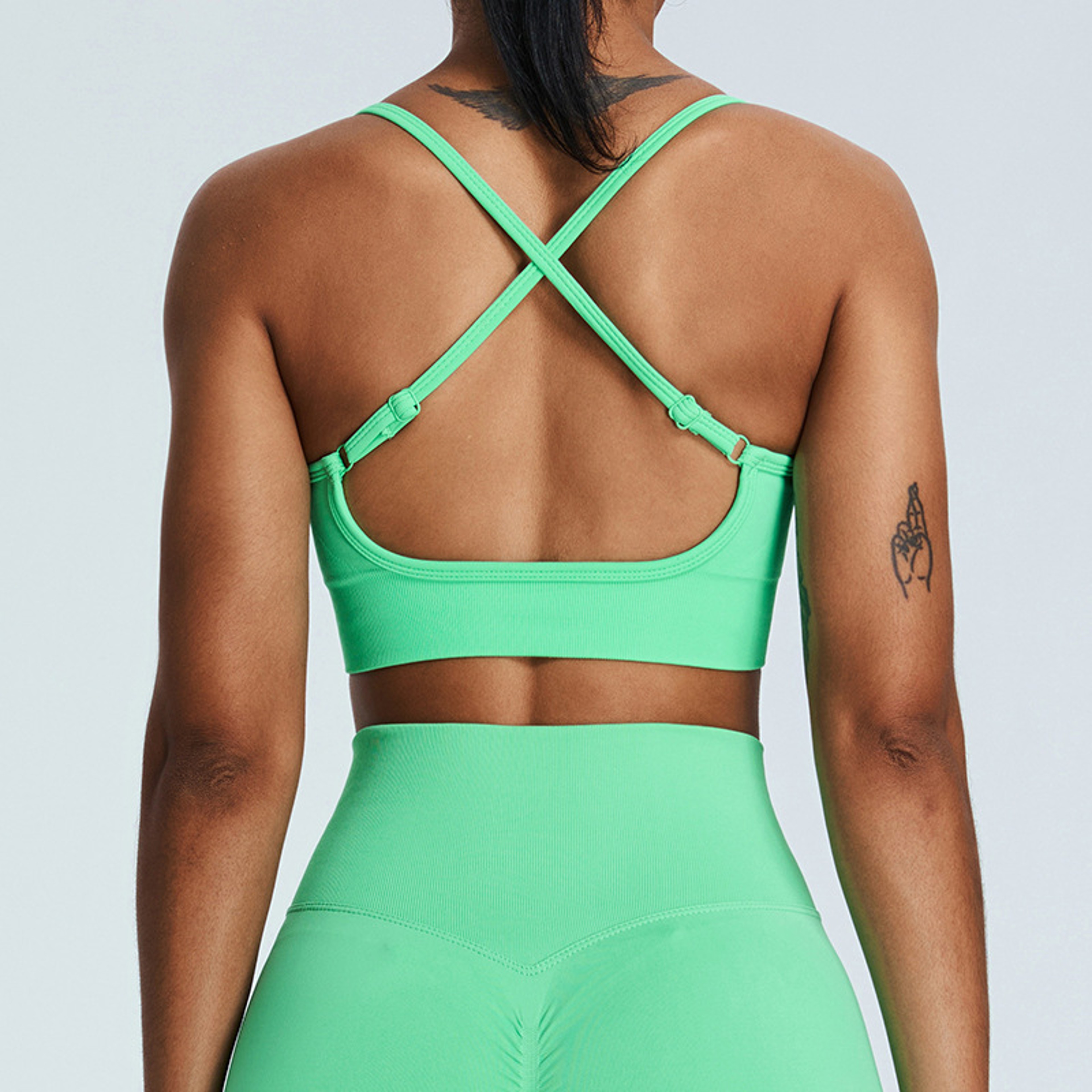 Seamless Cross Back High Support Women Sports Bra Top With Push Up Chest Pads 3