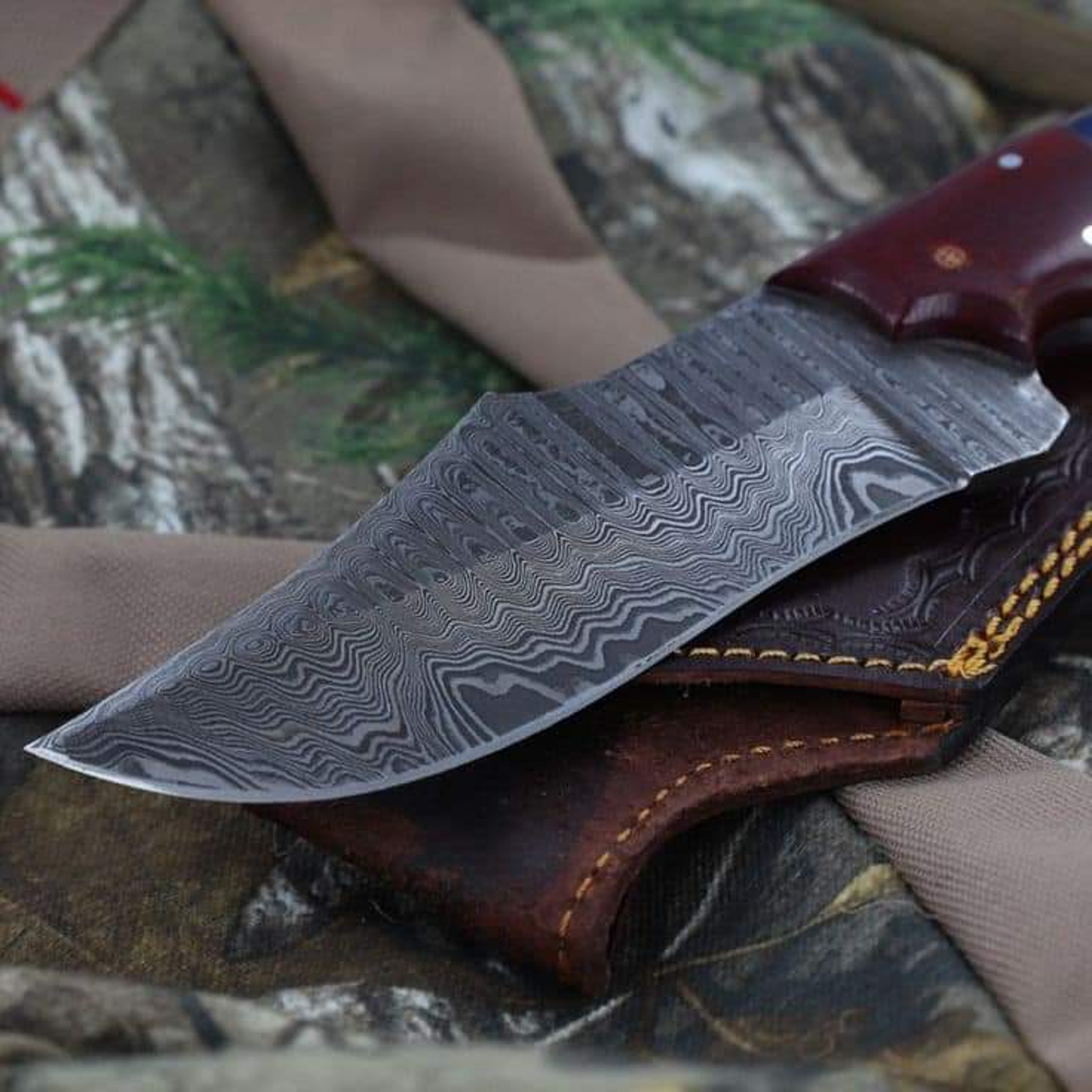 Handmade Damascus Steel Hunting Knife – Fixed Blade, Carbon Steel, Leather Sheath, 10" Outdoor Skinner – view 3