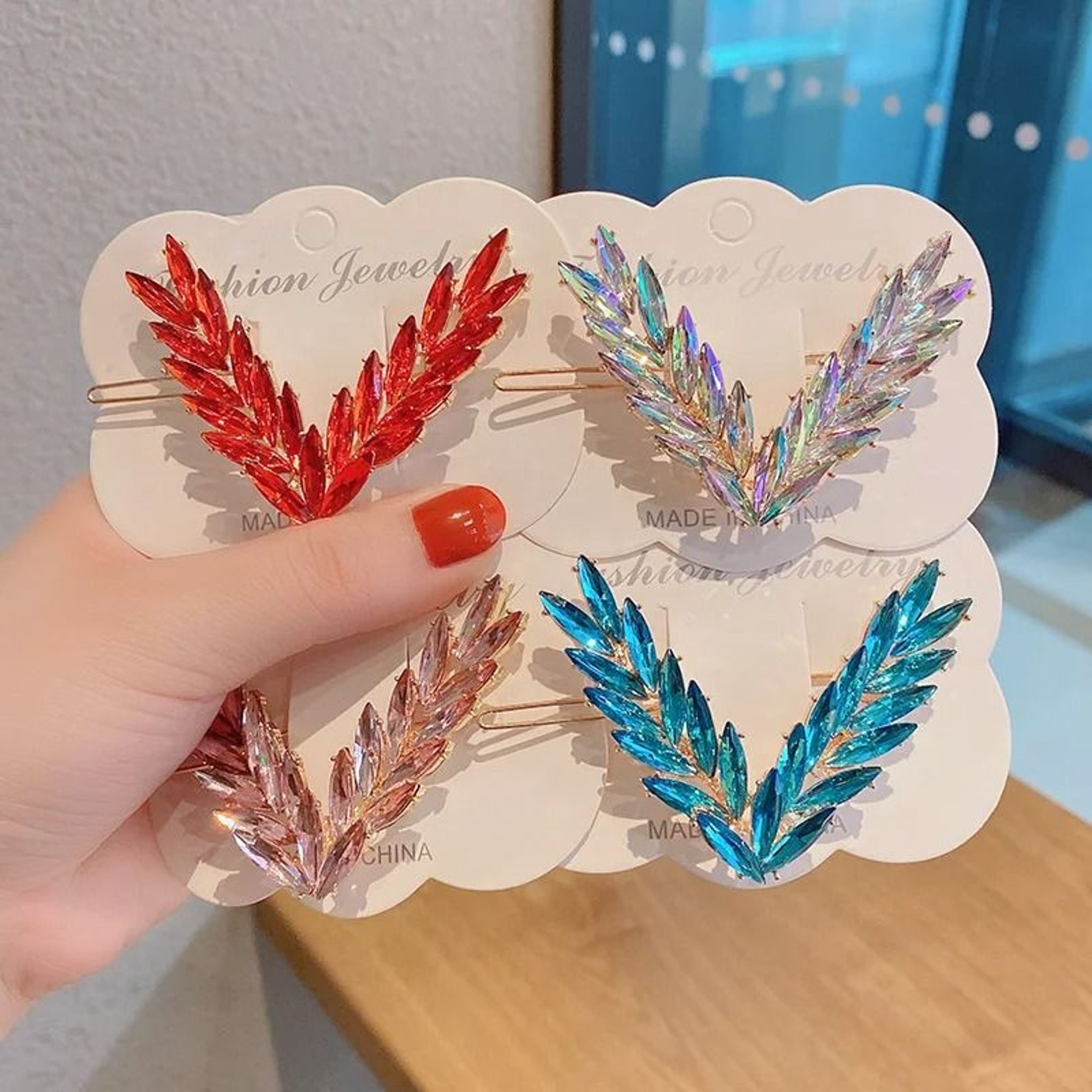 Shining Crystal V Shape Hair Clip 1