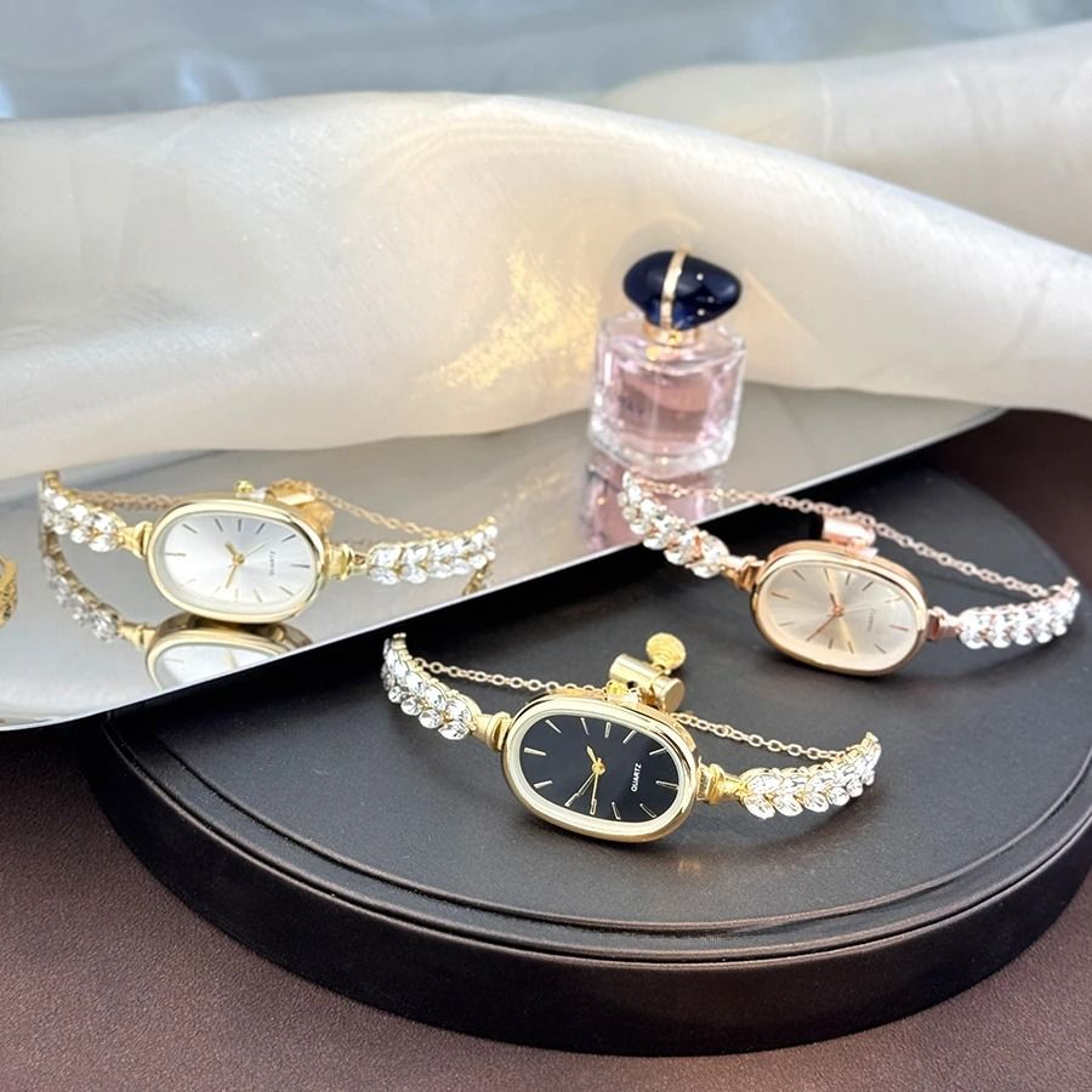 Oval LeafDiamond Bracelet Watch  Super Convenient PullCord Quartz Timepiece With NatureInspired Acc 0