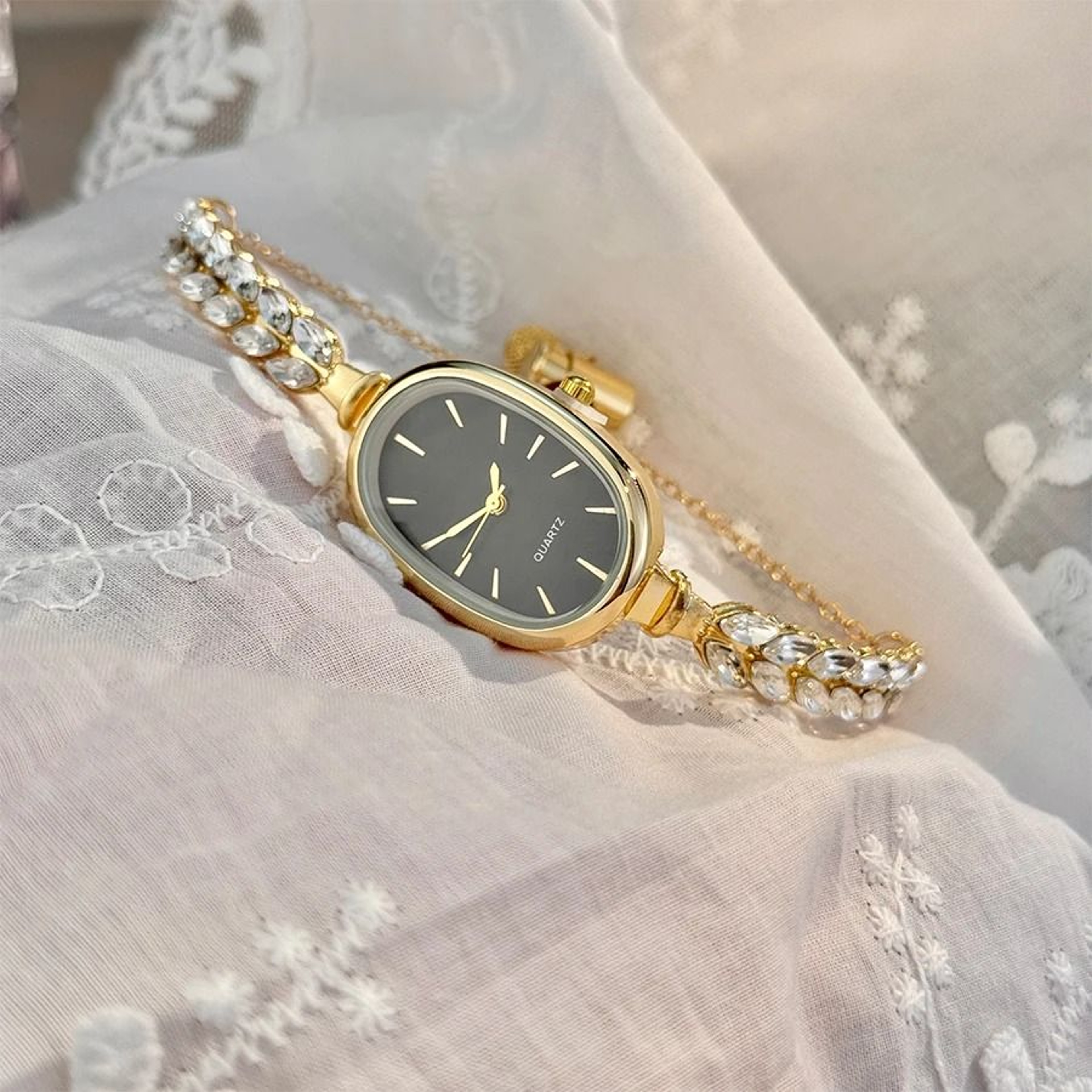 Oval LeafDiamond Bracelet Watch  Super Convenient PullCord Quartz Timepiece With NatureInspired Acc 6