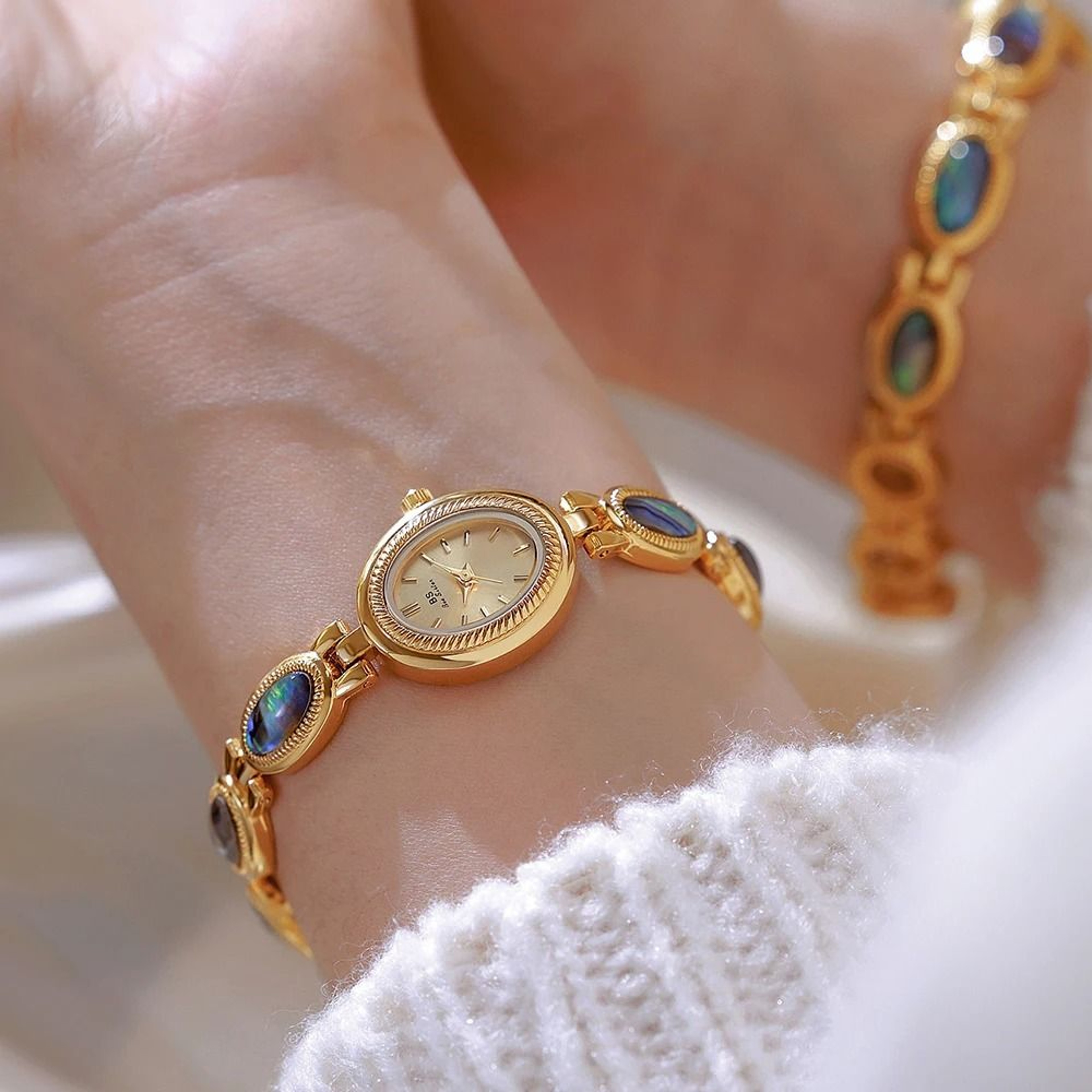 Luxury Vintage Gold Shell Bracelet Watch 2