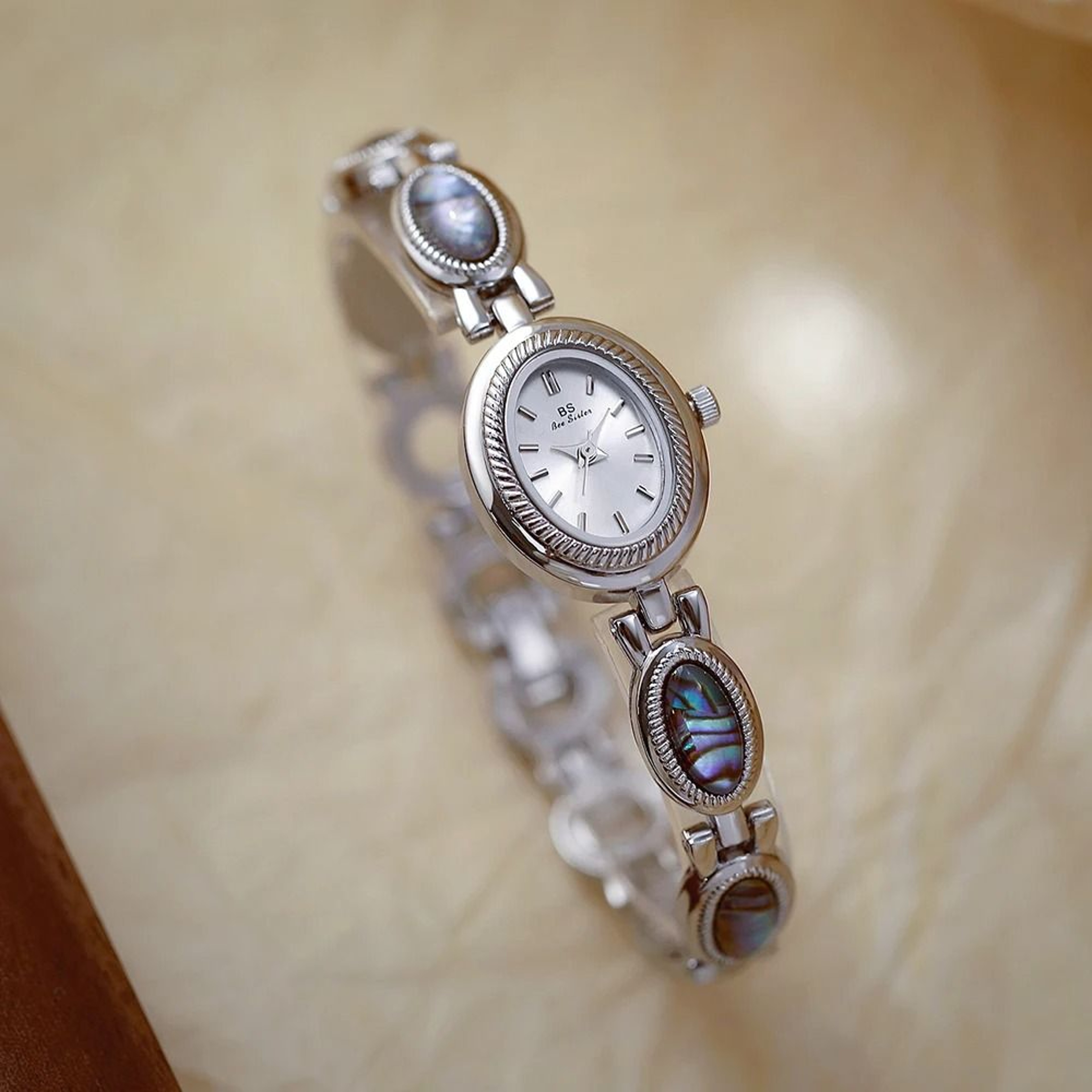 Luxury Vintage Gold Shell Bracelet Watch 3