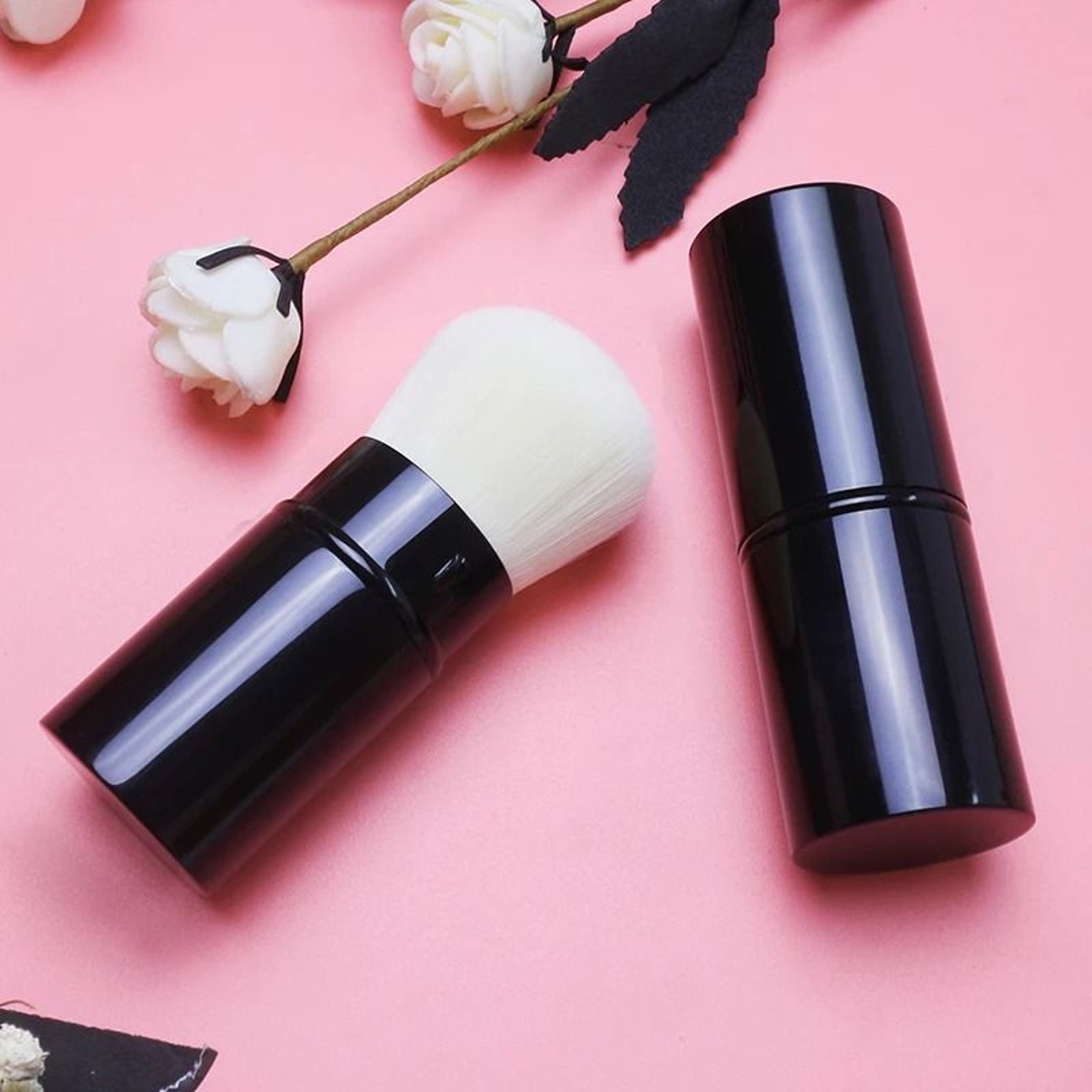 Multifunctional Makeup Brush  Portable Travel Tool With Protective Lid 5