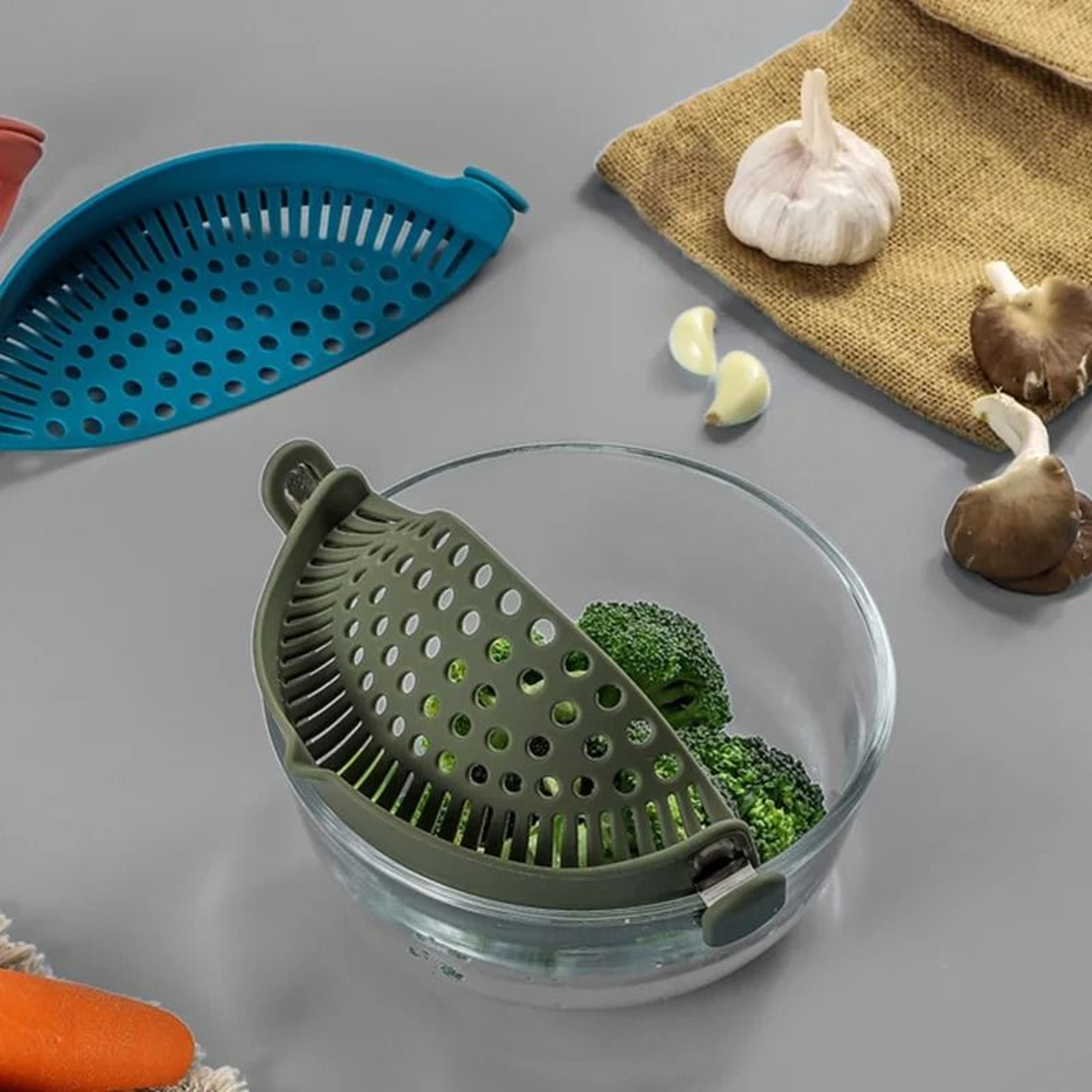 Universal ClipOn Silicone Pot Strainer  Flexible Food Drainer 4