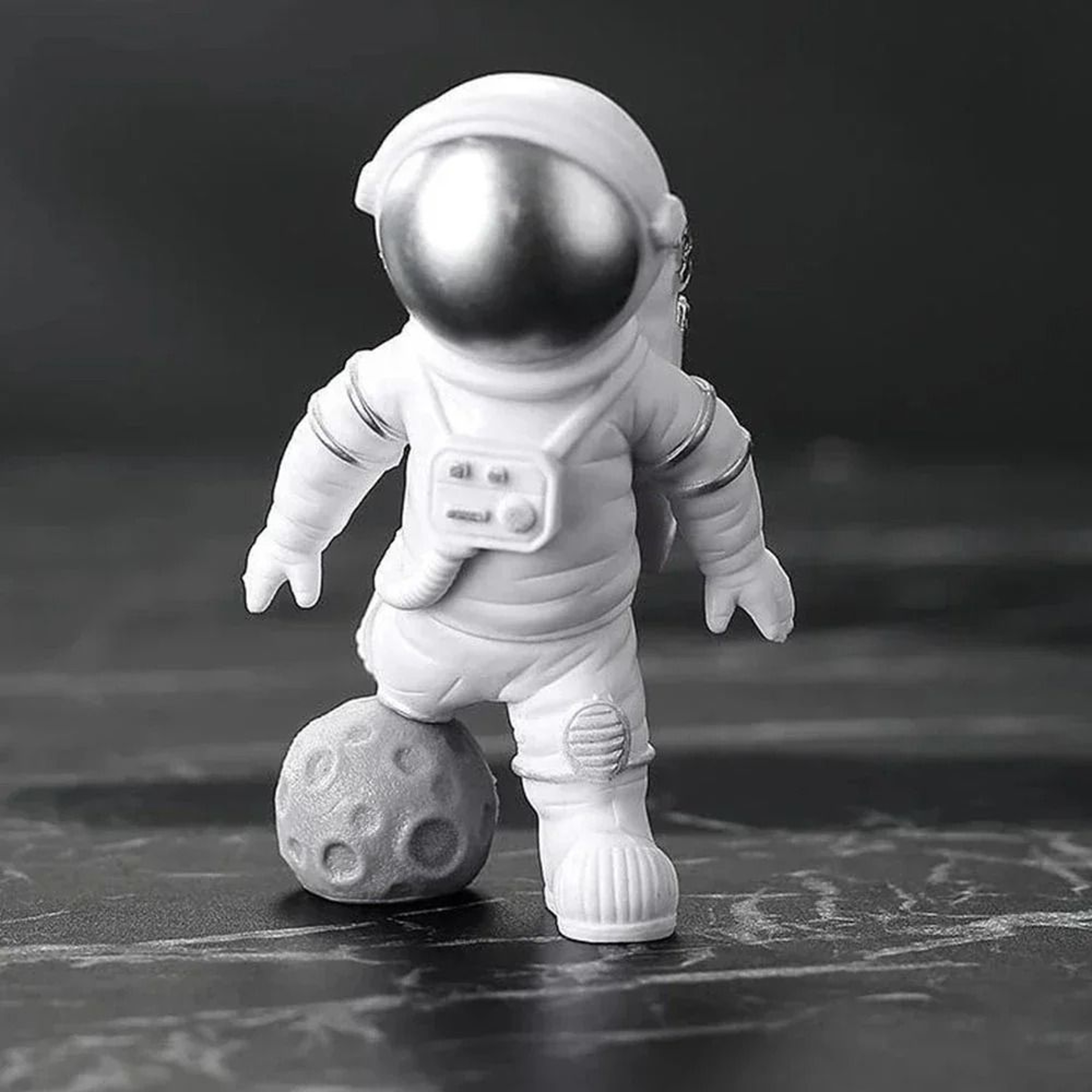 4Piece Astronaut Figure Set  Spaceman Sculpture  Educational Toy For Desktop Home Decoration  Space 1