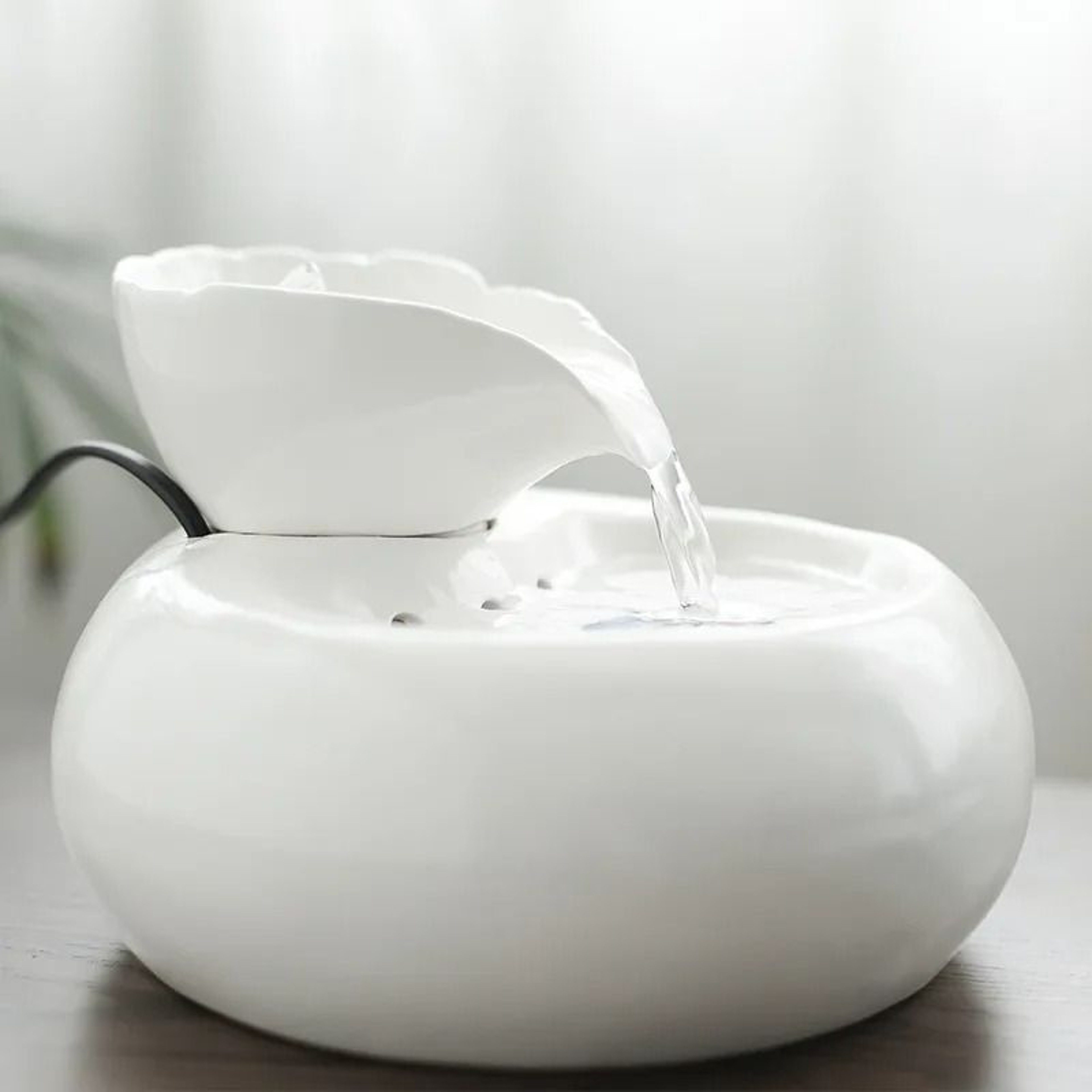 Premium LeafDesign Ceramic Automatic Pet Water Fountain 4