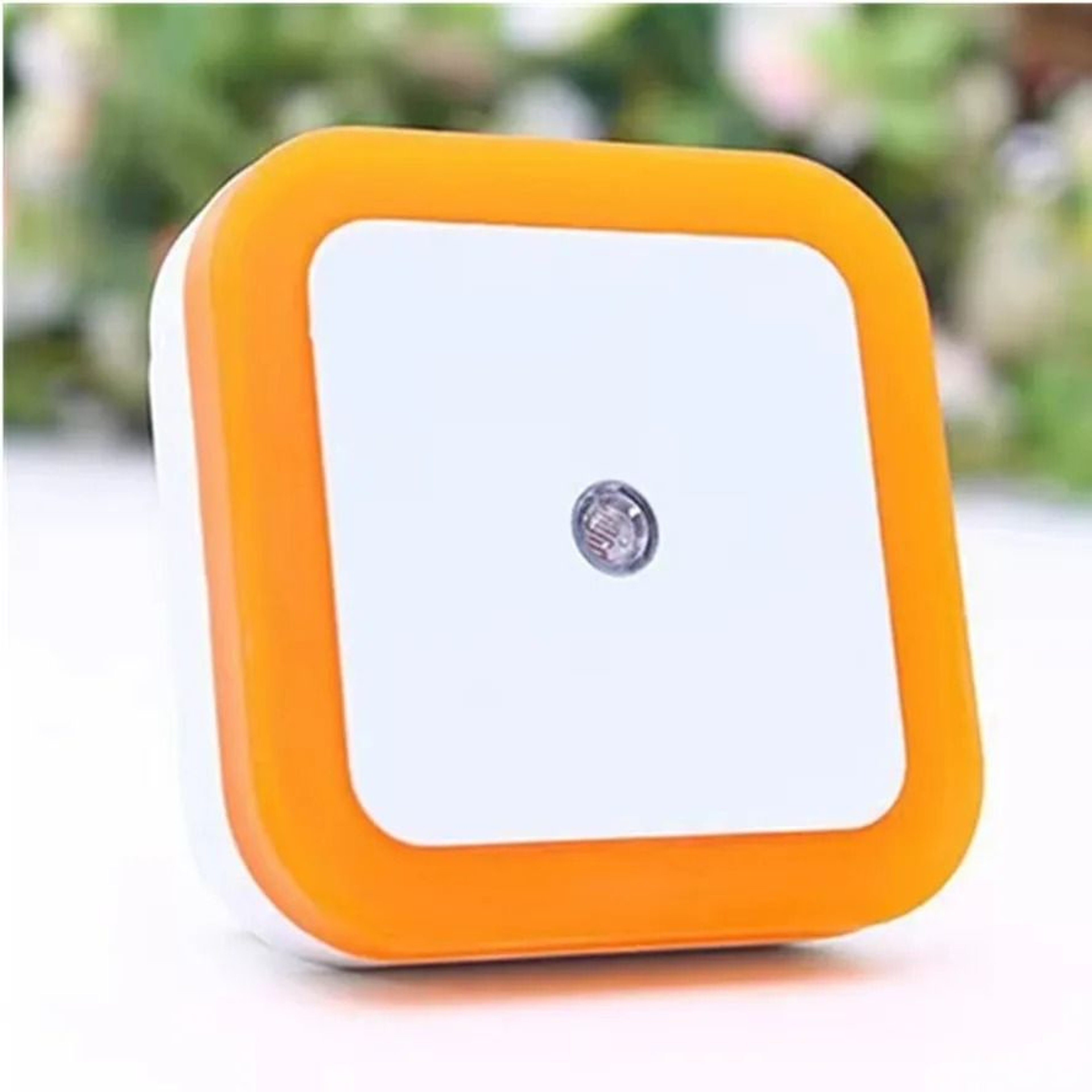 Automatic PlugIn LED DusktoDawn Night Light 8