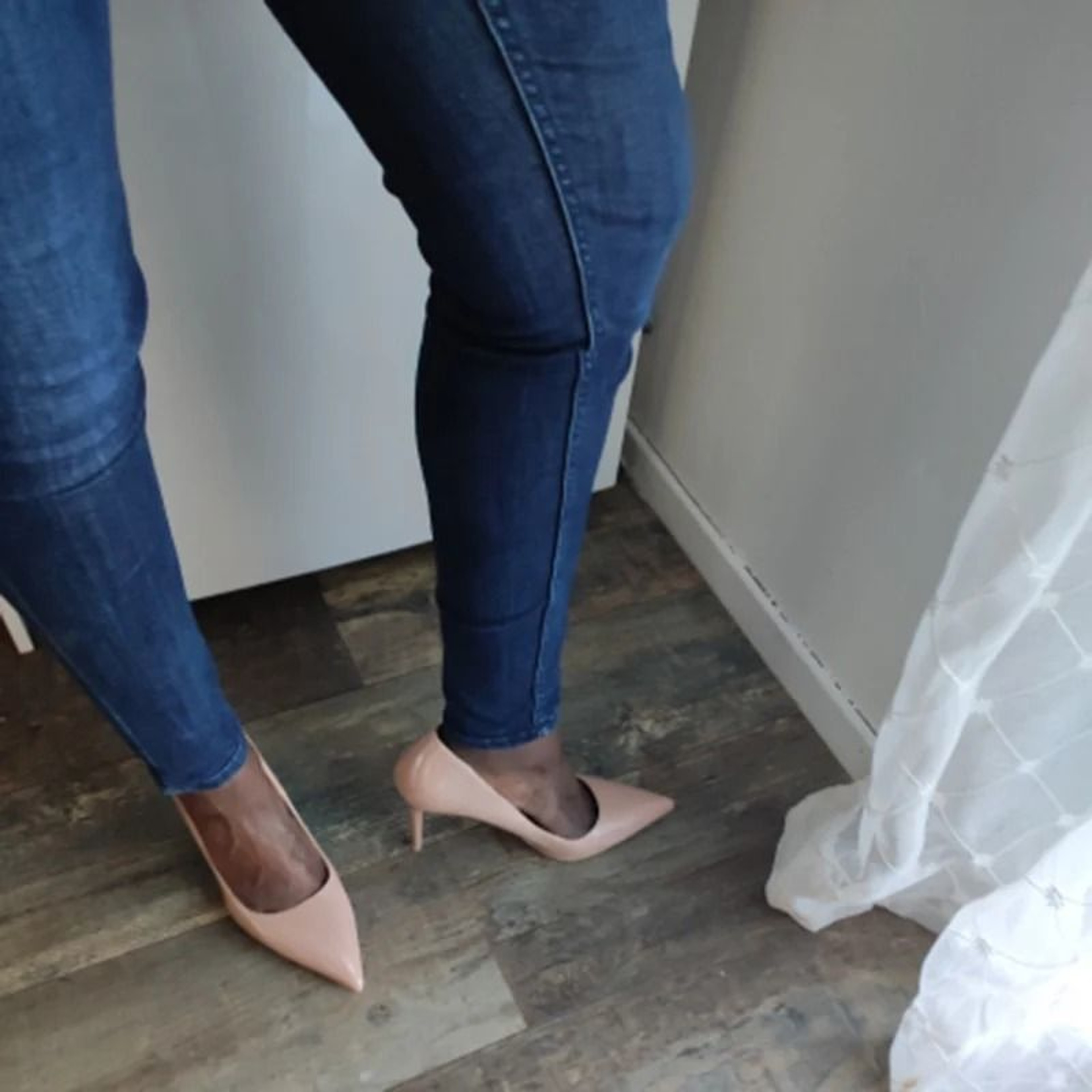 Classic Pointed Toe Stiletto Pumps In Metallic And Nude Finish 4